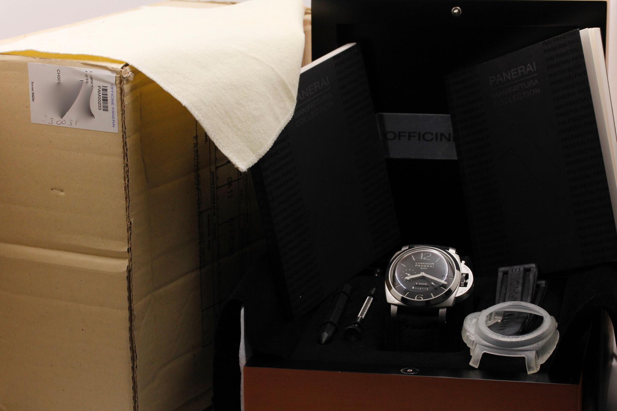 Watch Image 12