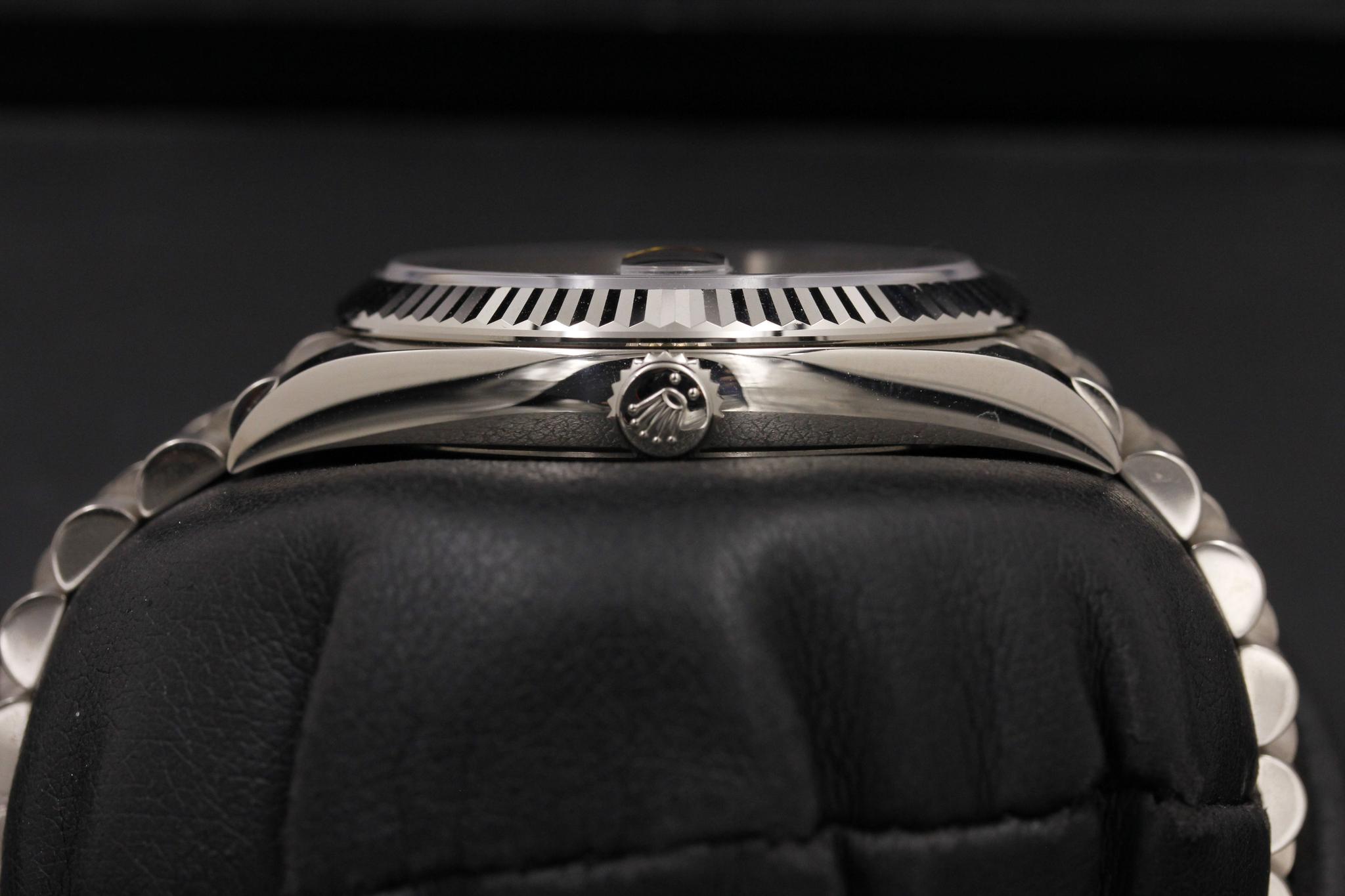 Watch Image 3
