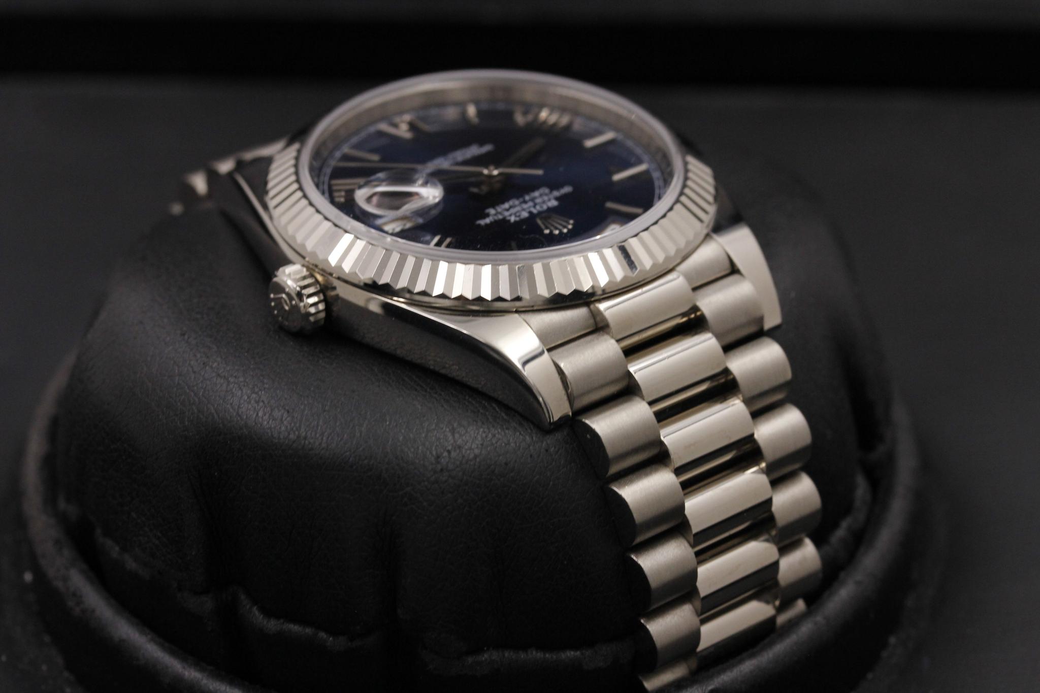 Watch Image 4