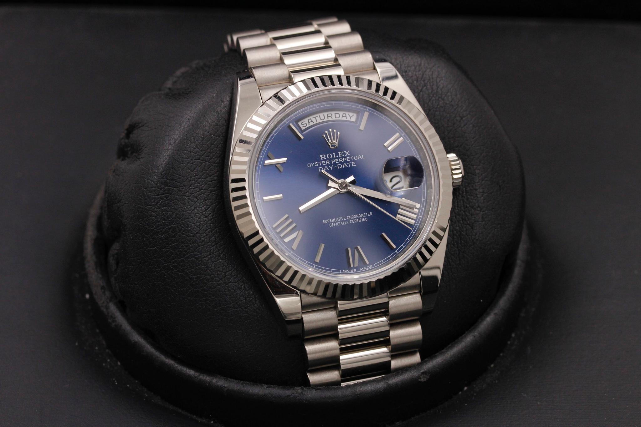Watch Image 10