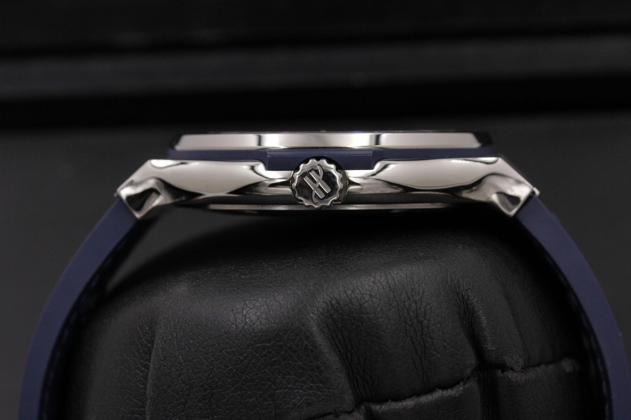Watch Image 3