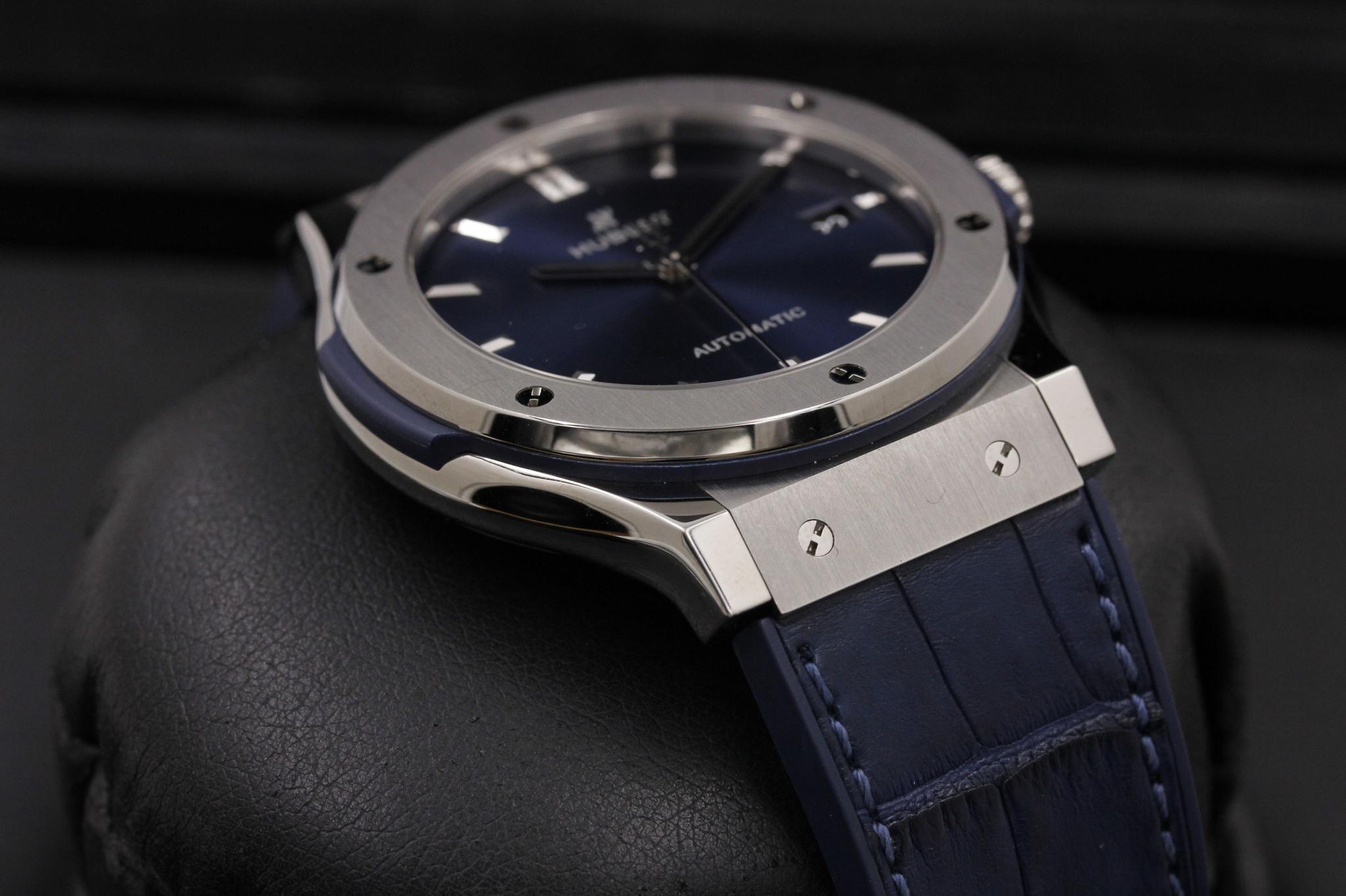 Watch Image 6