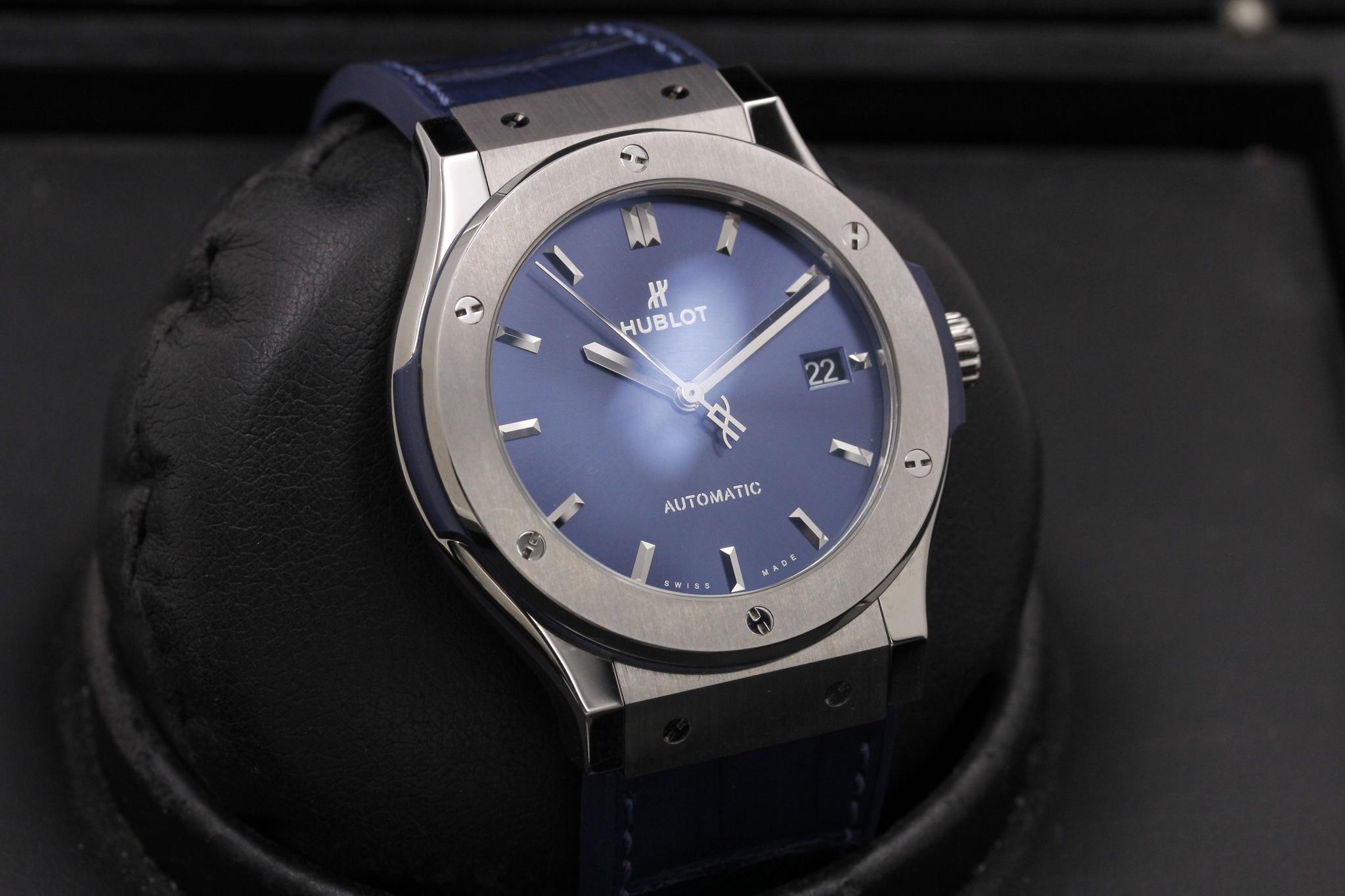 Watch Image 10