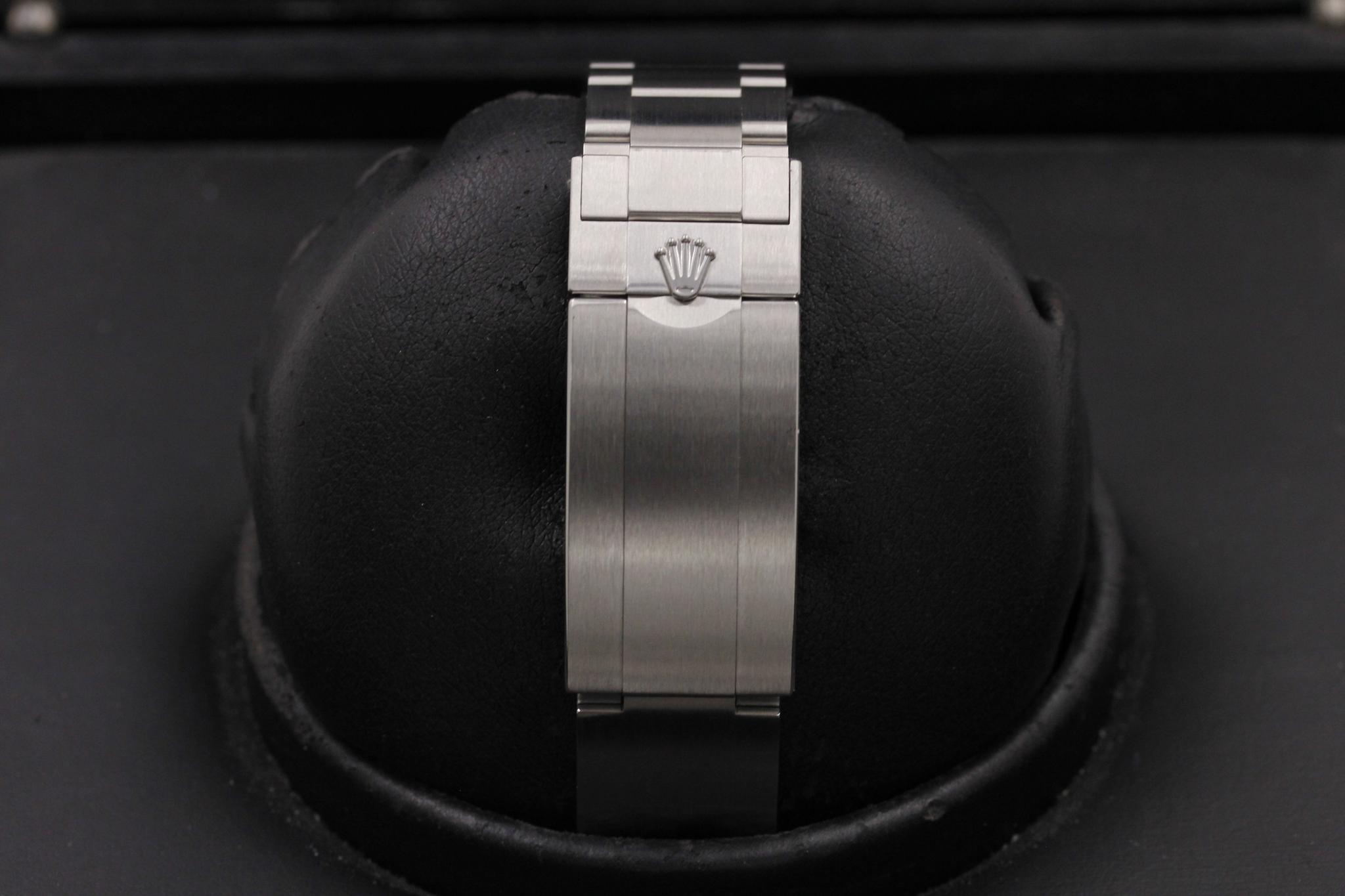 Watch Image 7