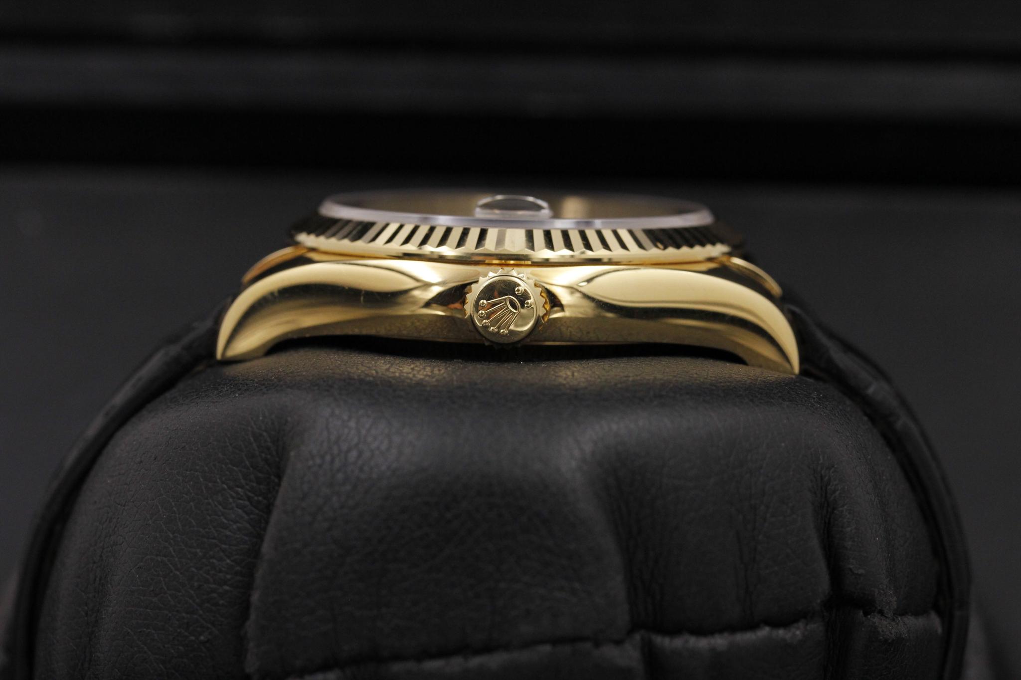 Watch Image 3