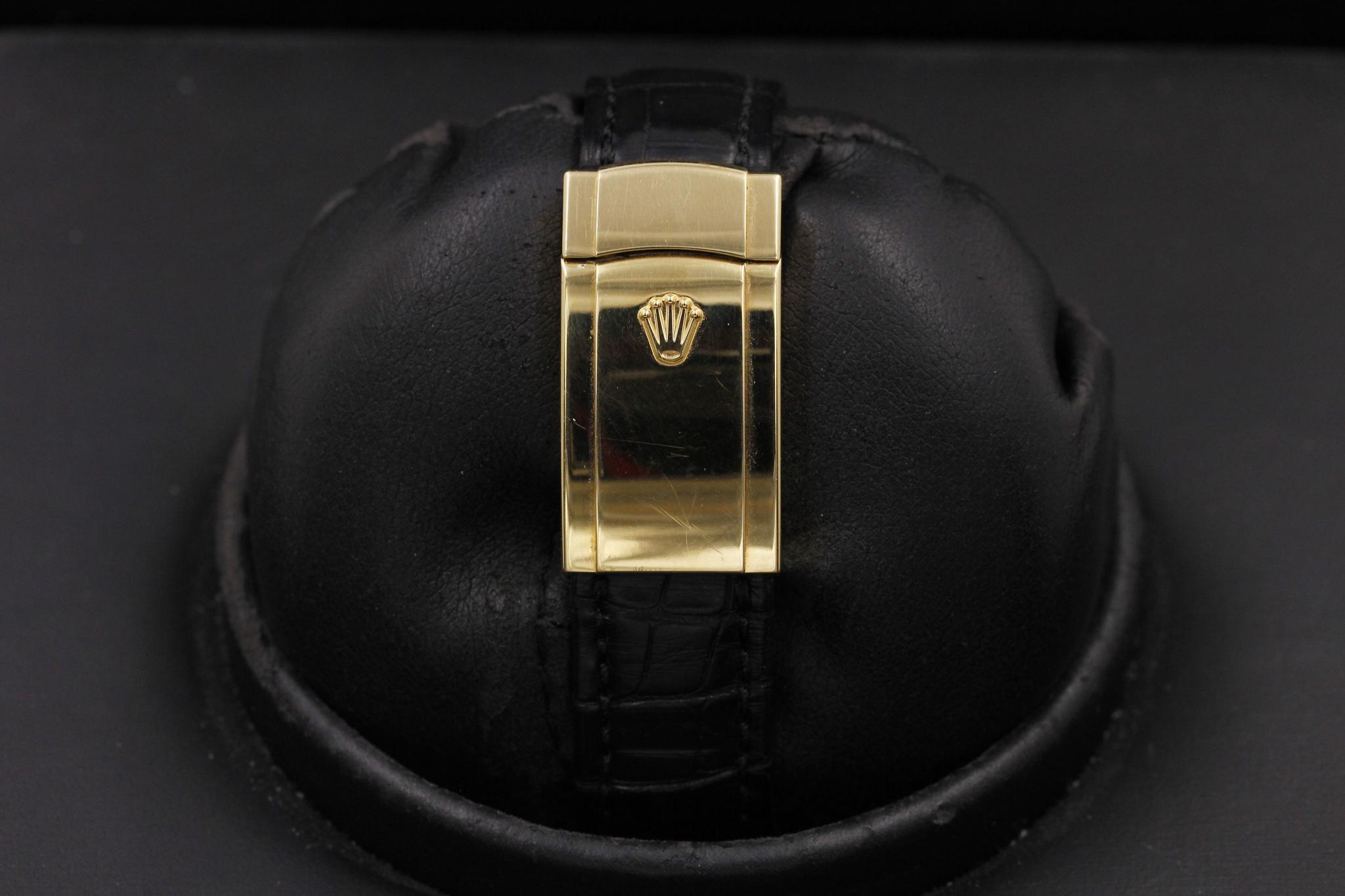 Watch Image 8