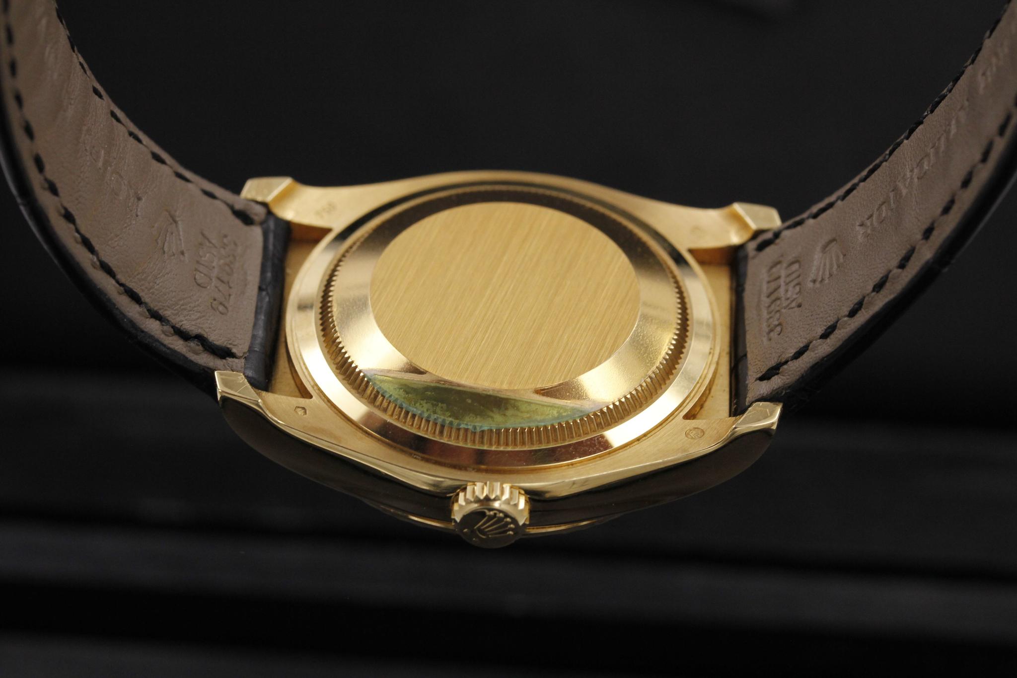 Watch Image 7