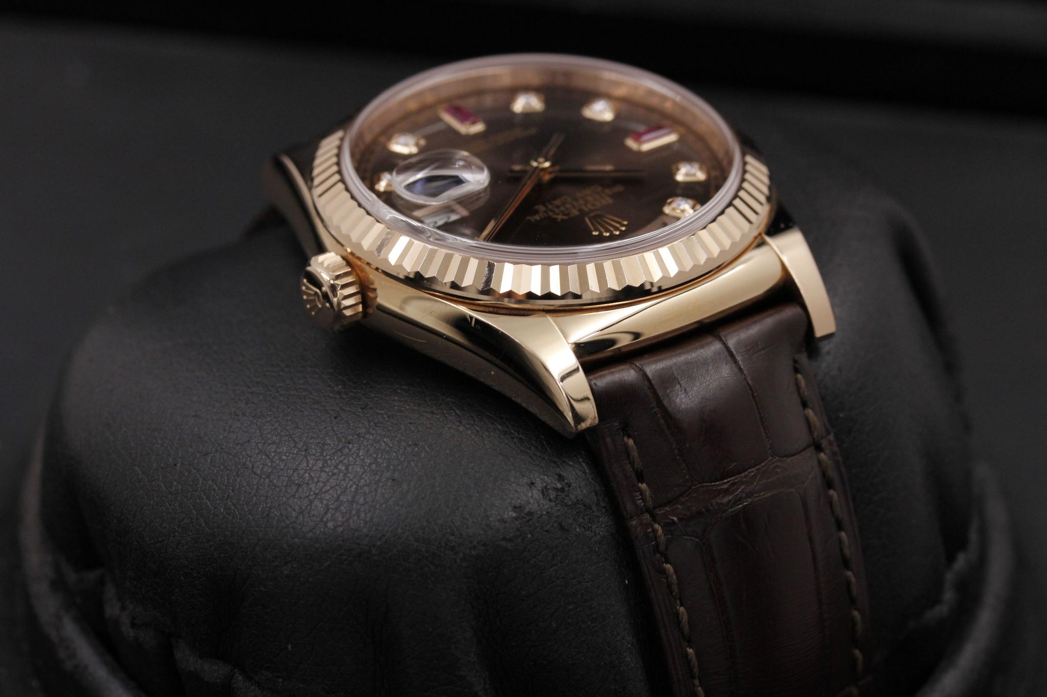 Watch Image 4