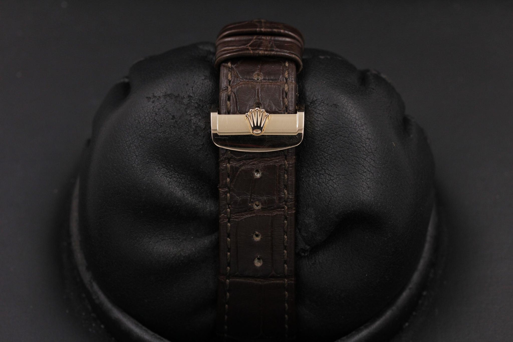 Watch Image 8
