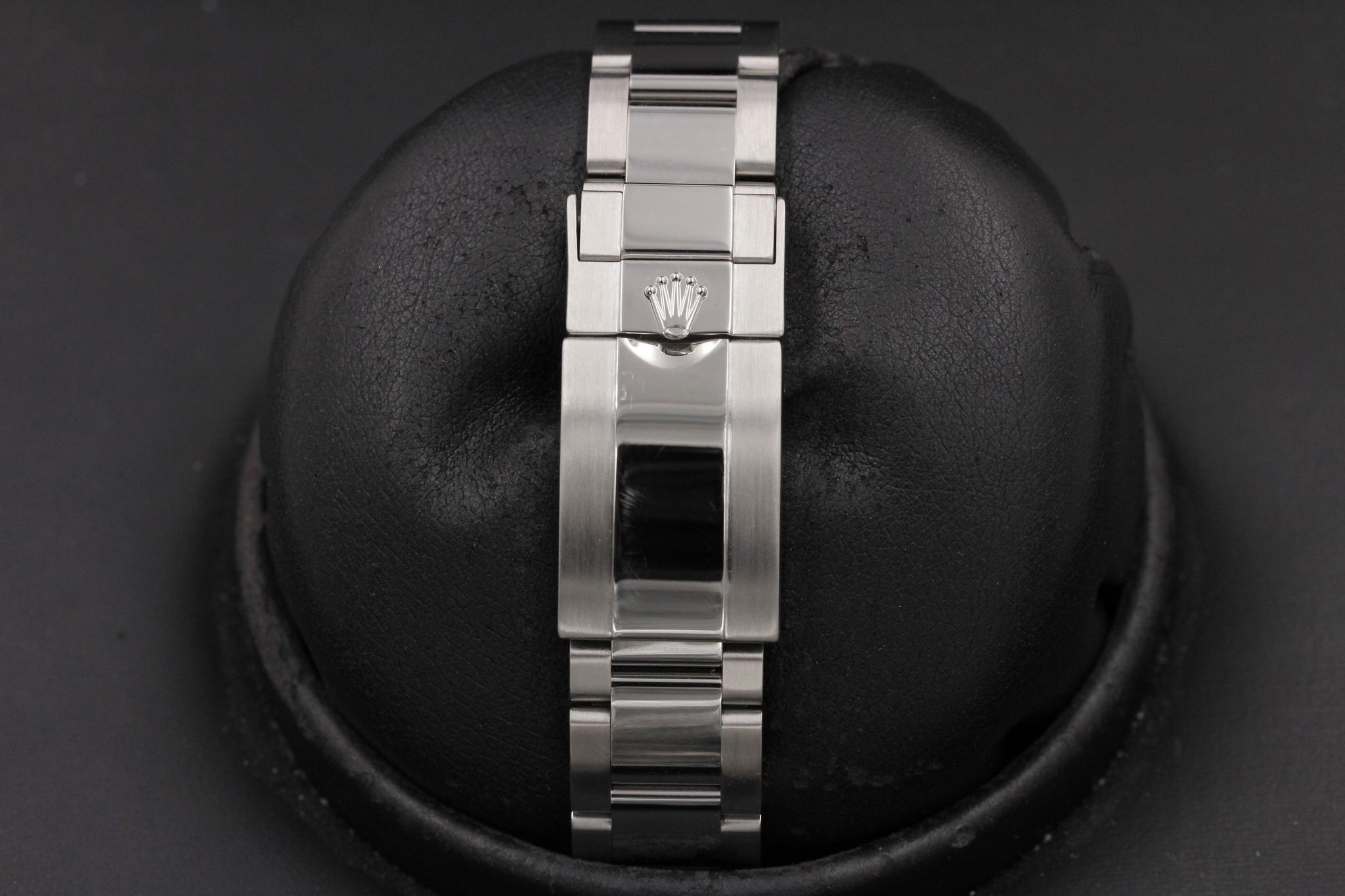 Watch Image 9