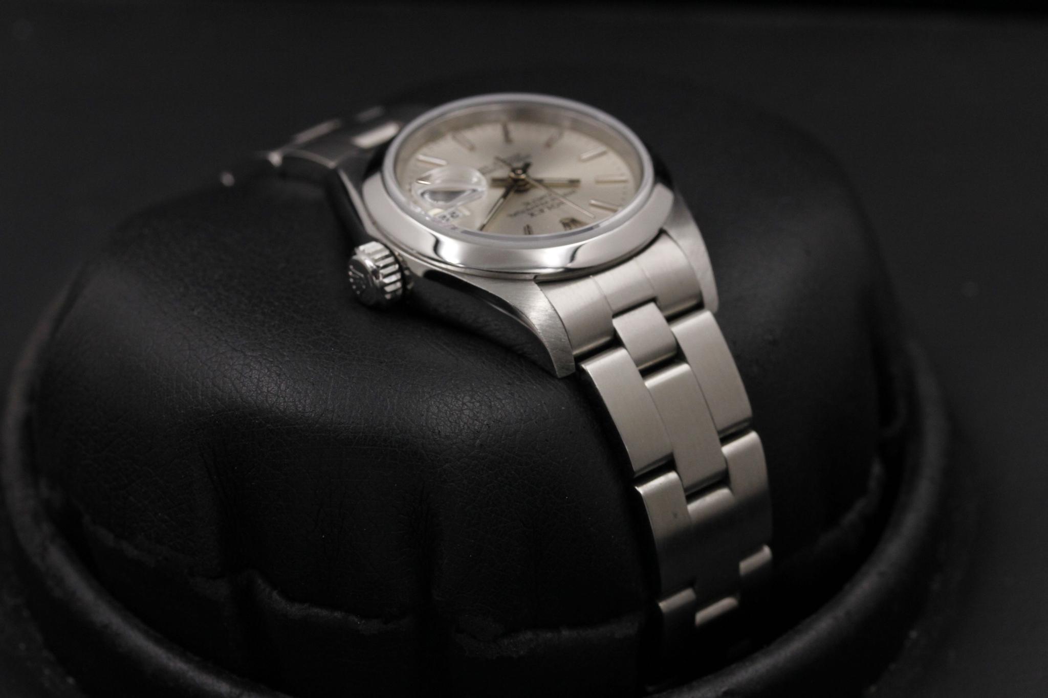 Watch Image 4