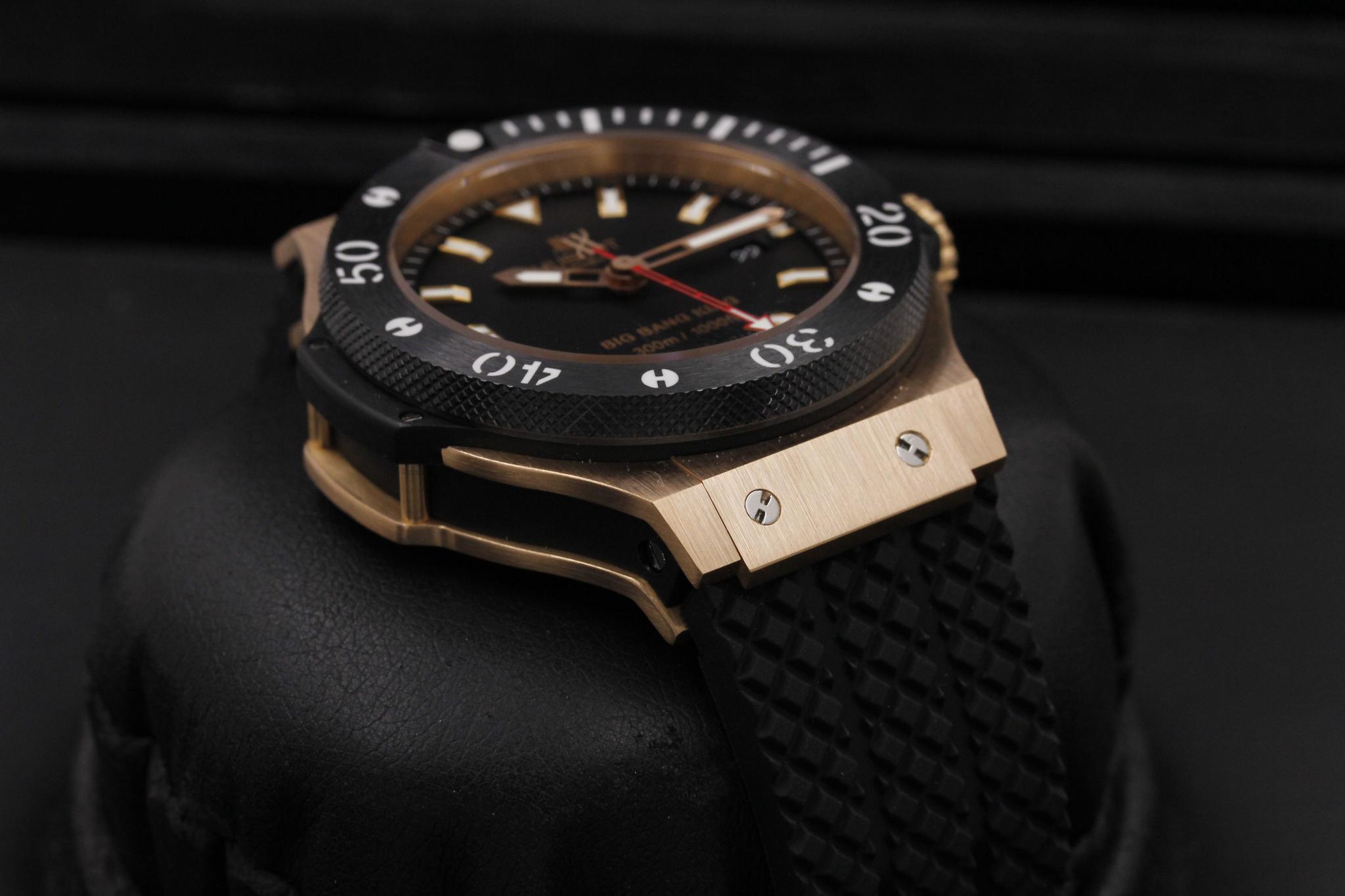 Watch Image 9