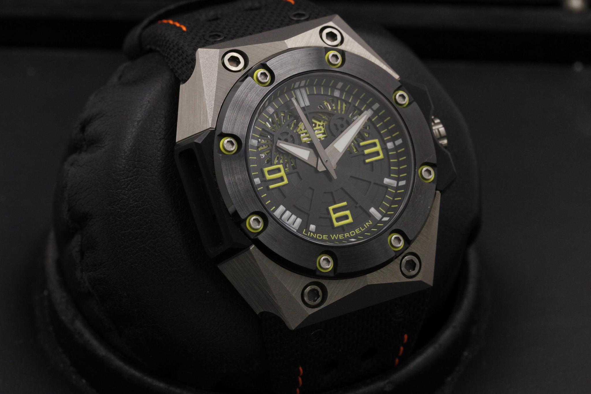 Watch Image 10