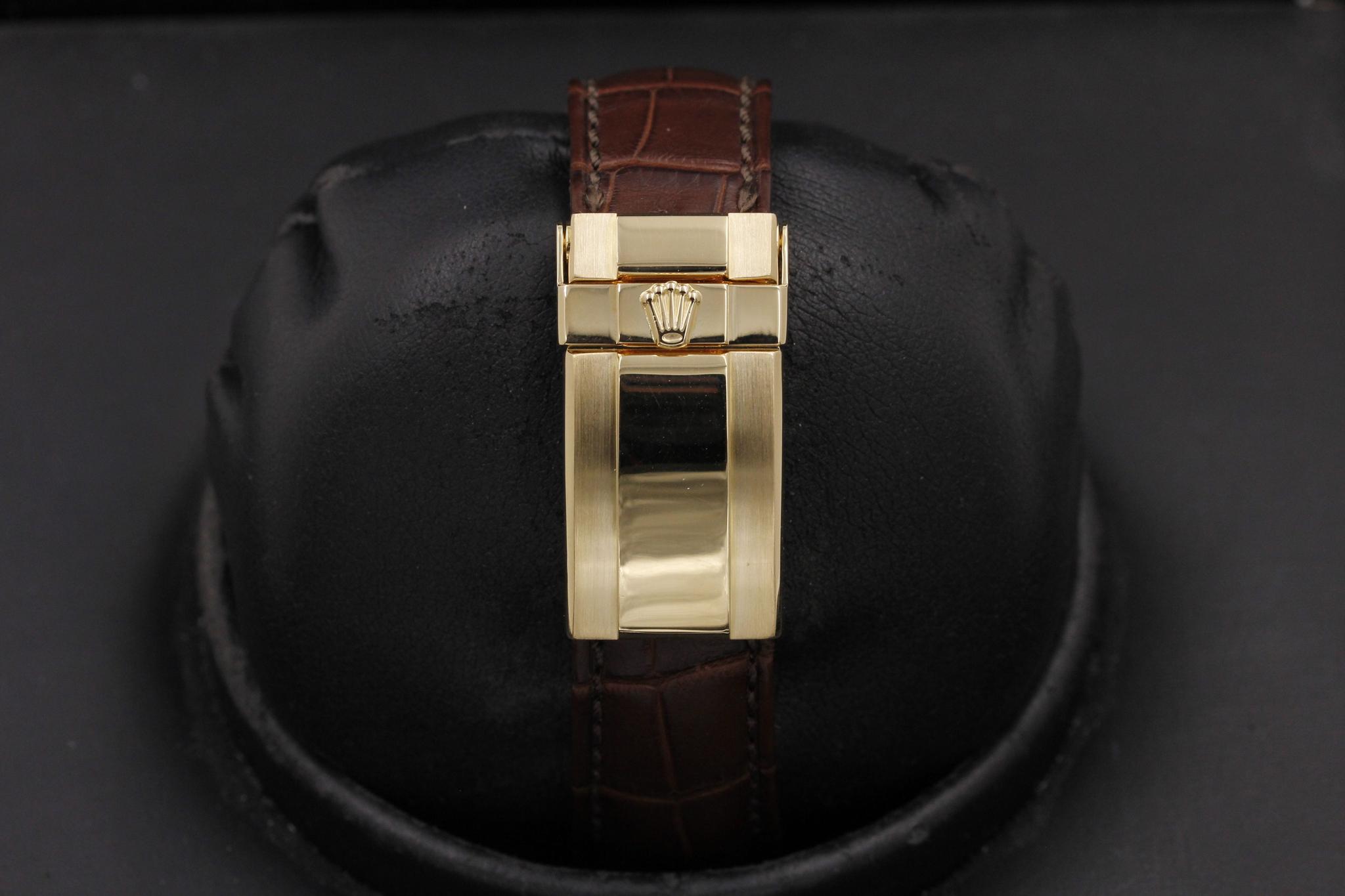 Watch Image 9