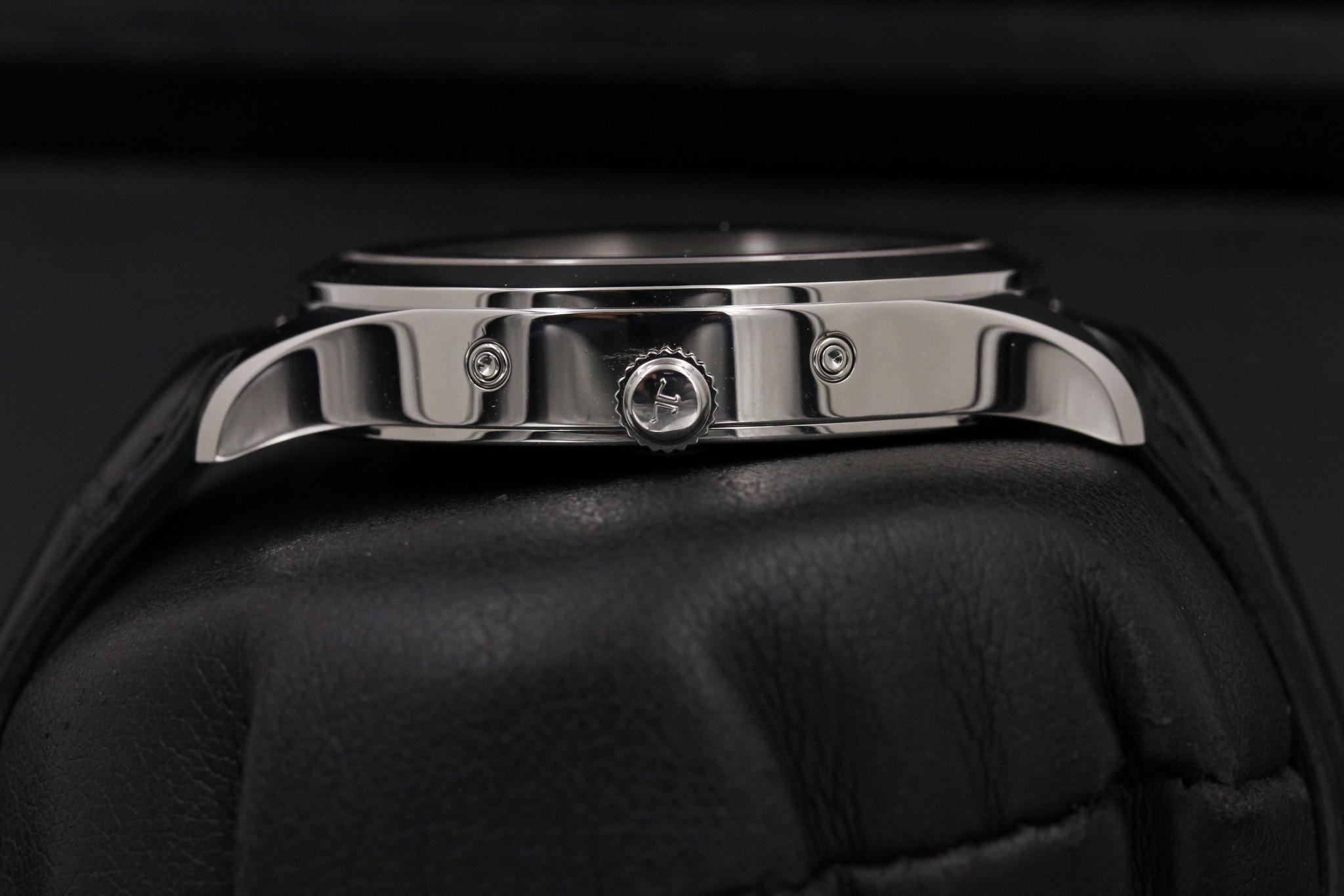 Watch Image 3
