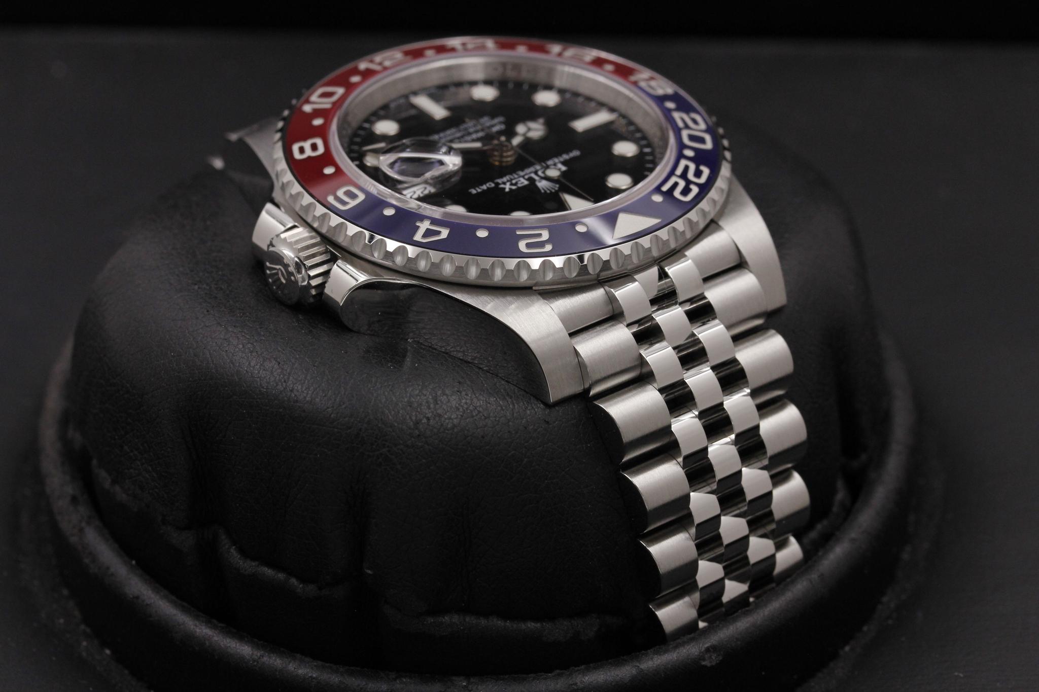 Watch Image 4