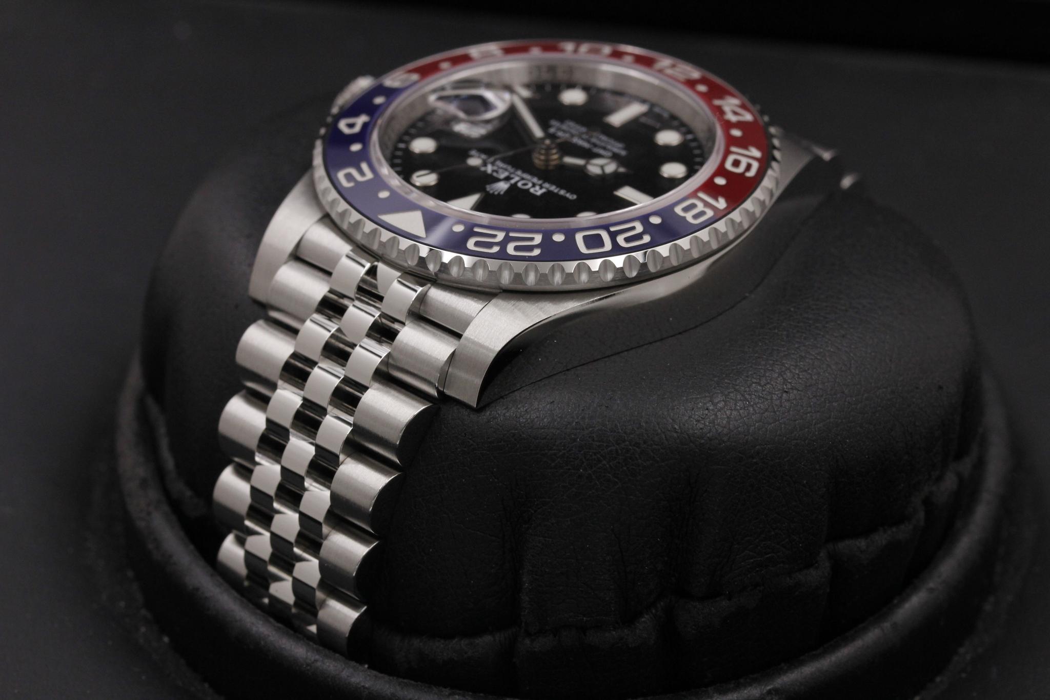 Watch Image 5