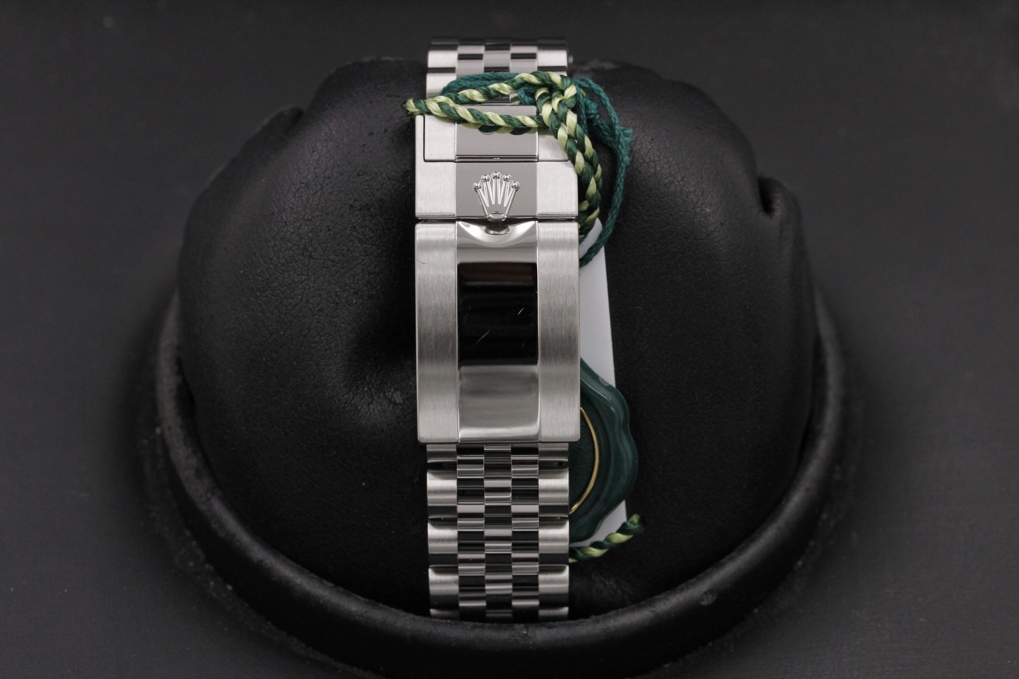 Watch Image 8