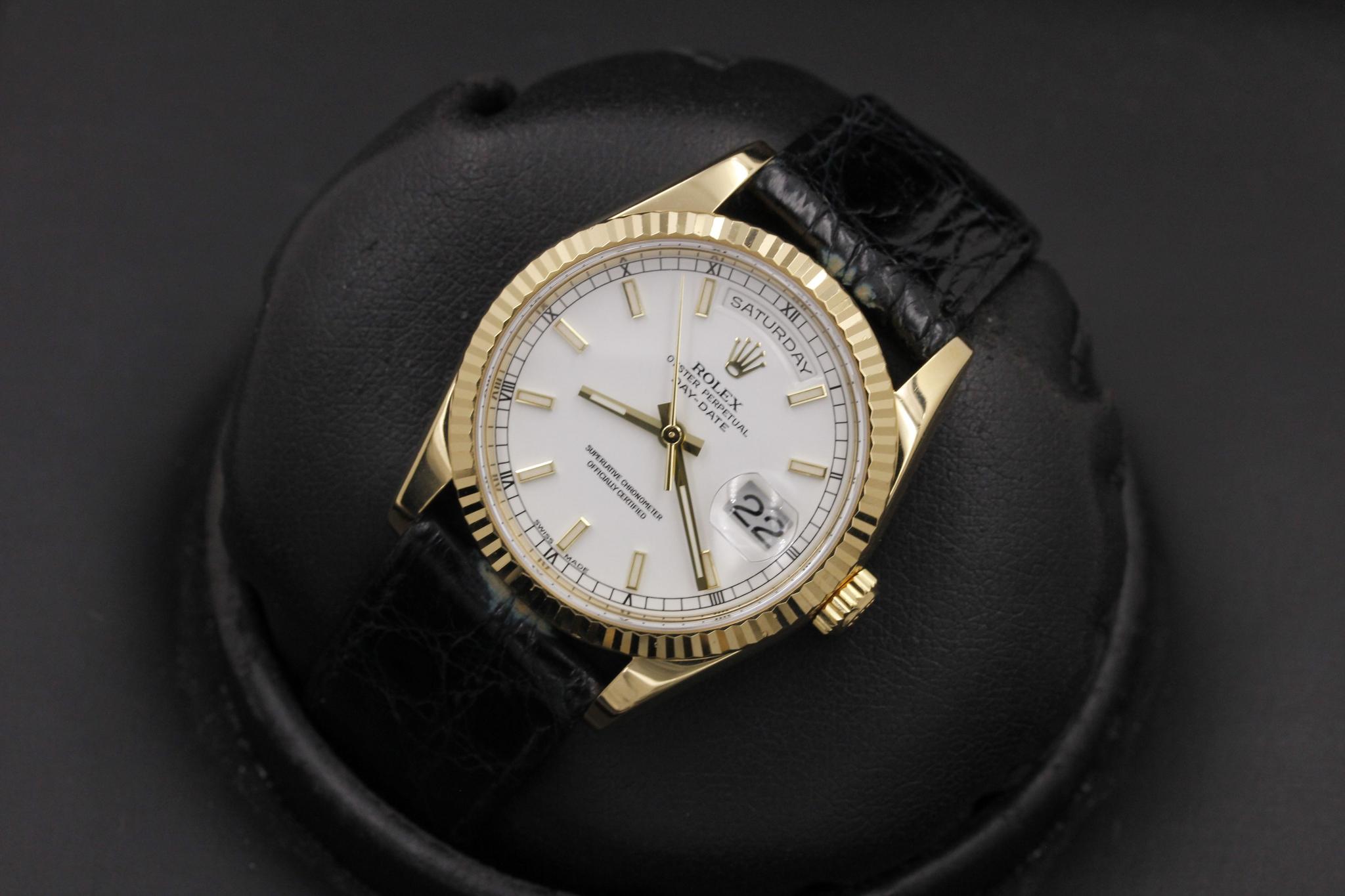 Watch Image 10