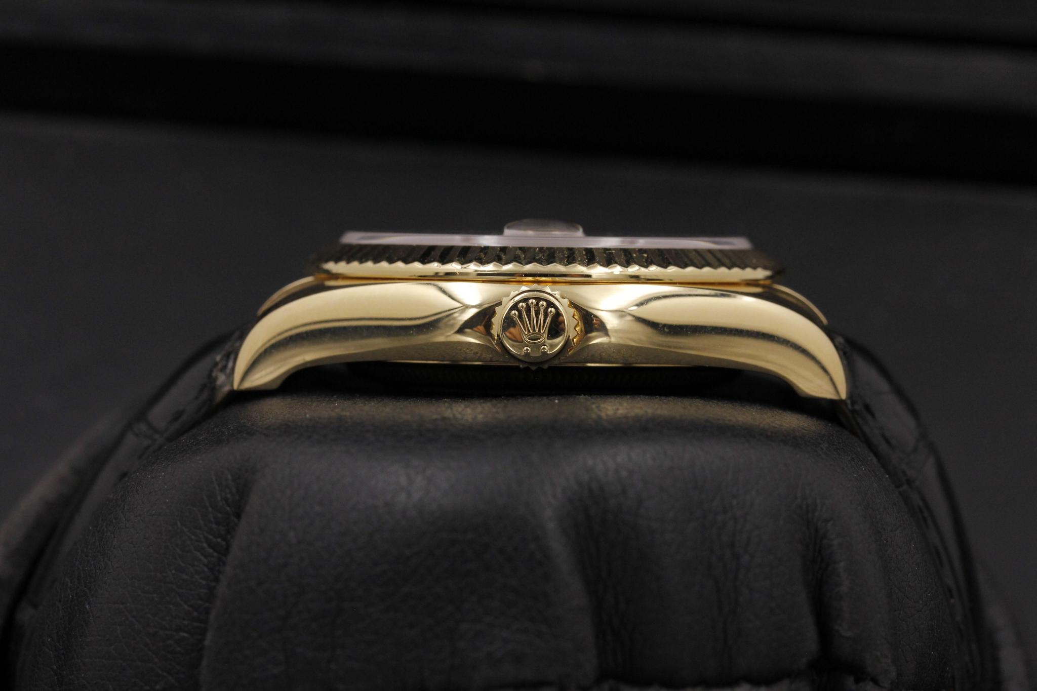 Watch Image 3