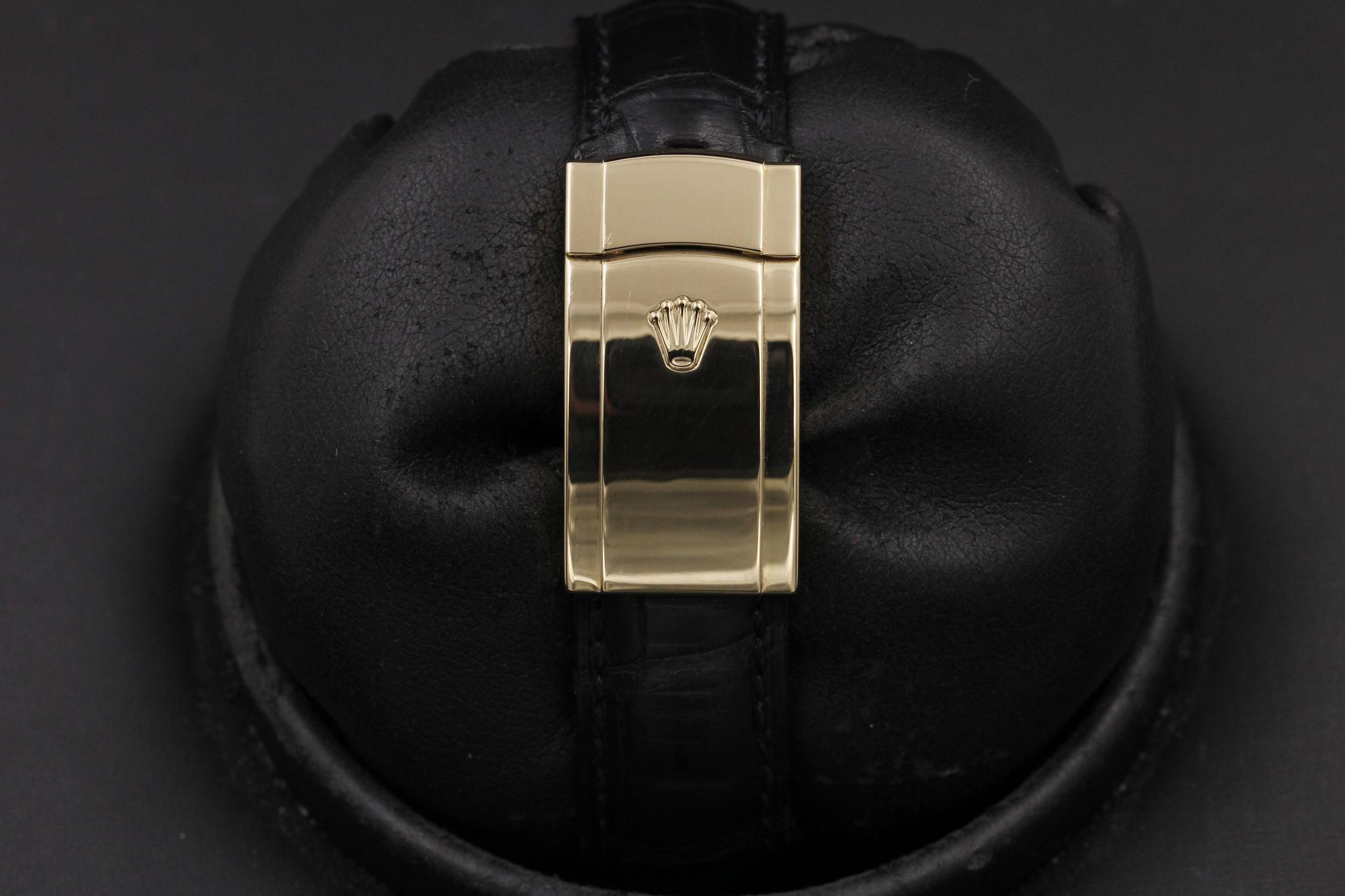 Watch Image 8