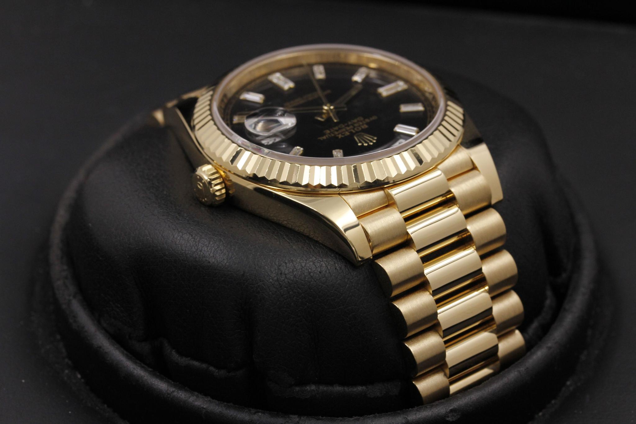 Watch Image 4