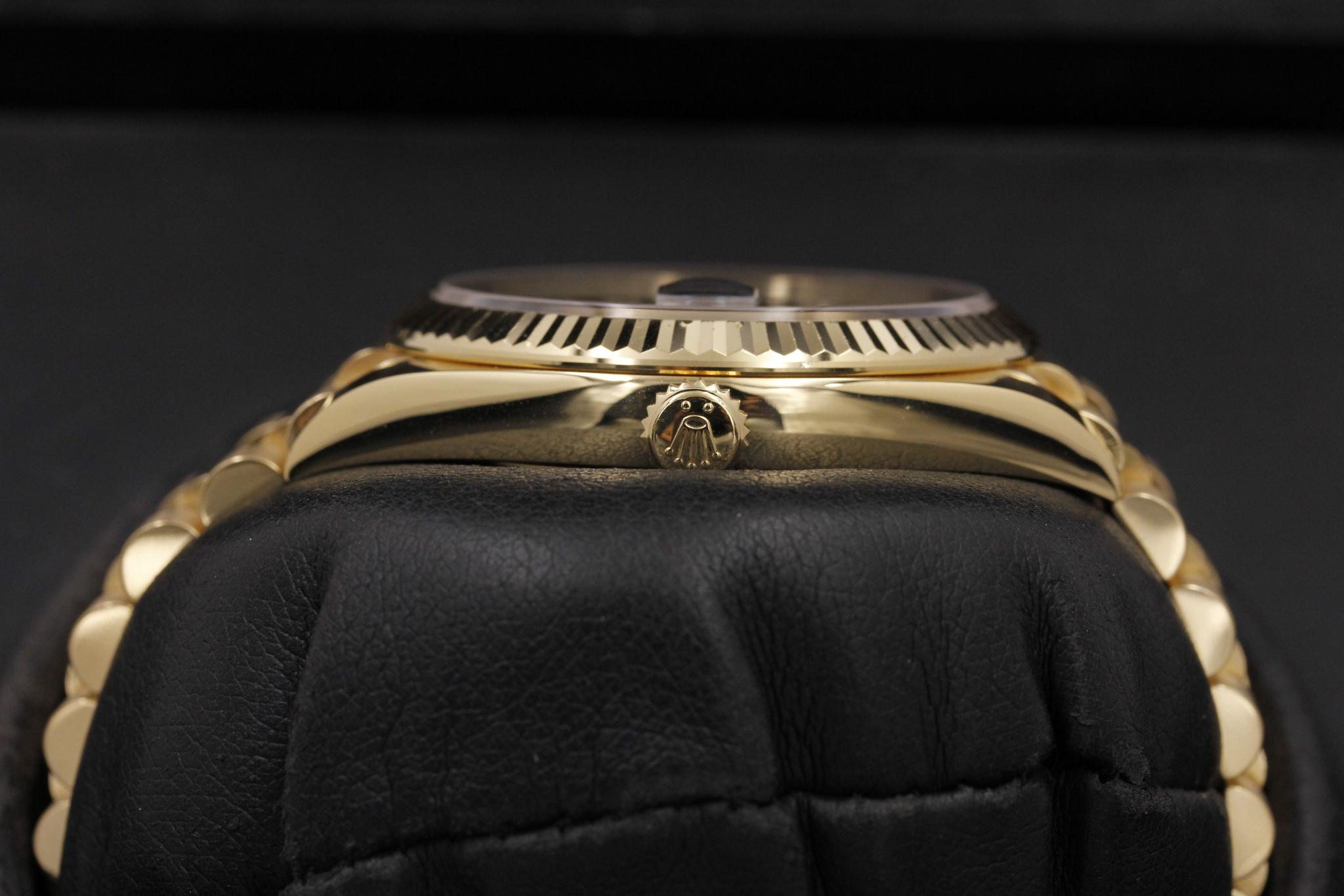 Watch Image 3