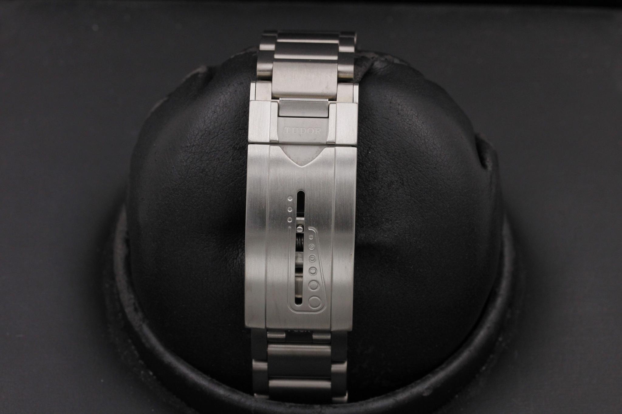 Watch Image 8