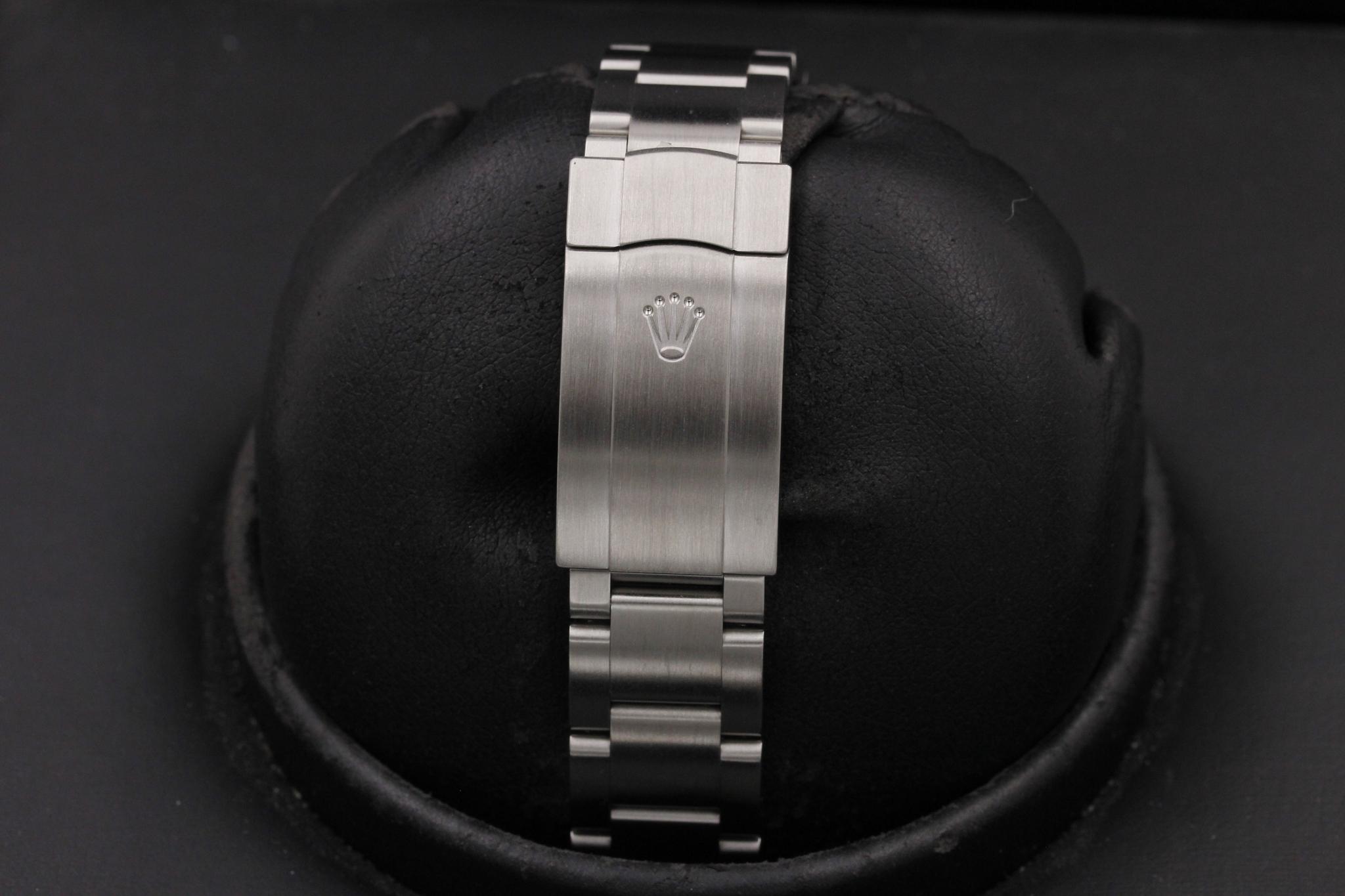 Watch Image 8
