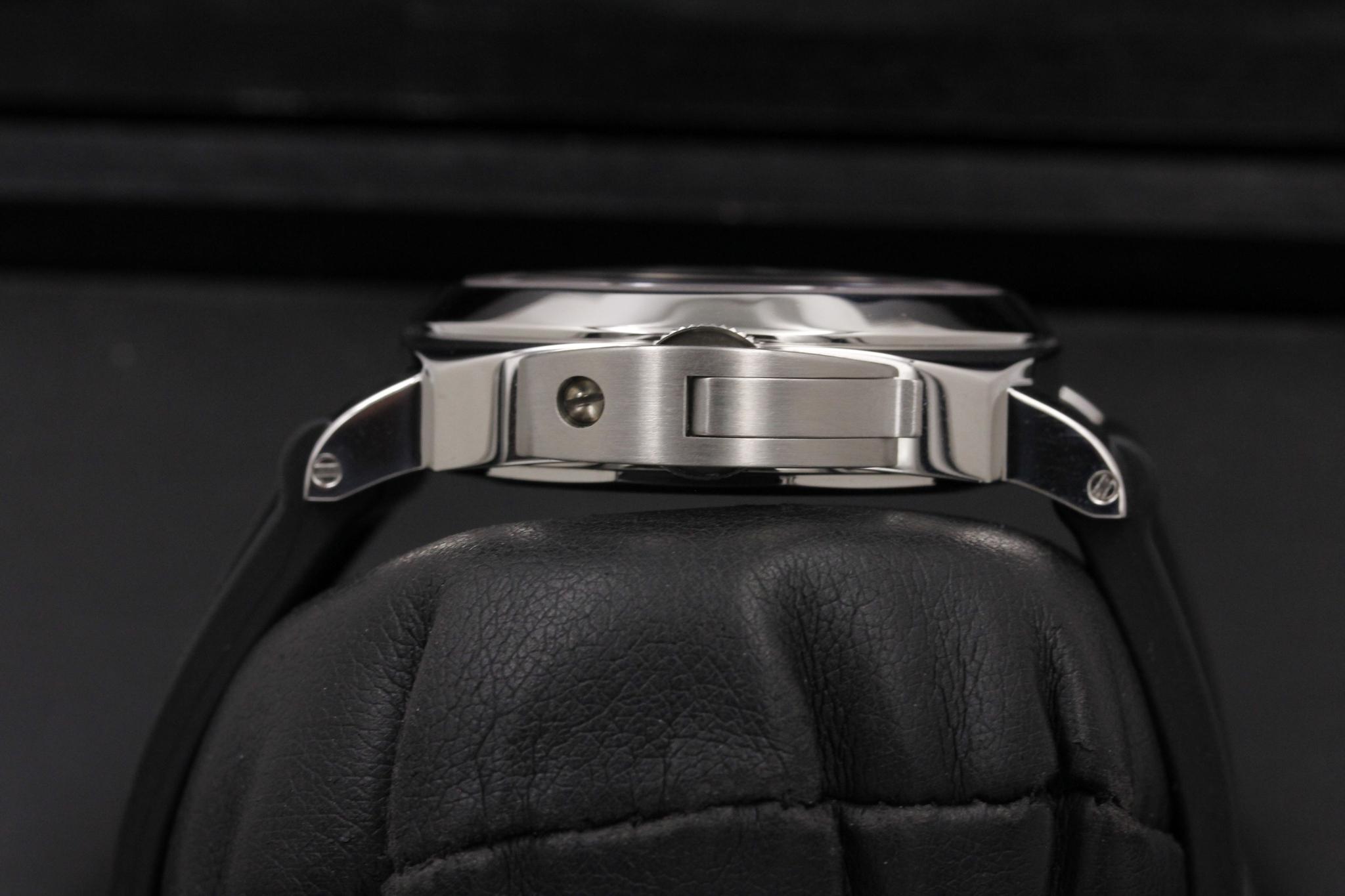 Watch Image 3