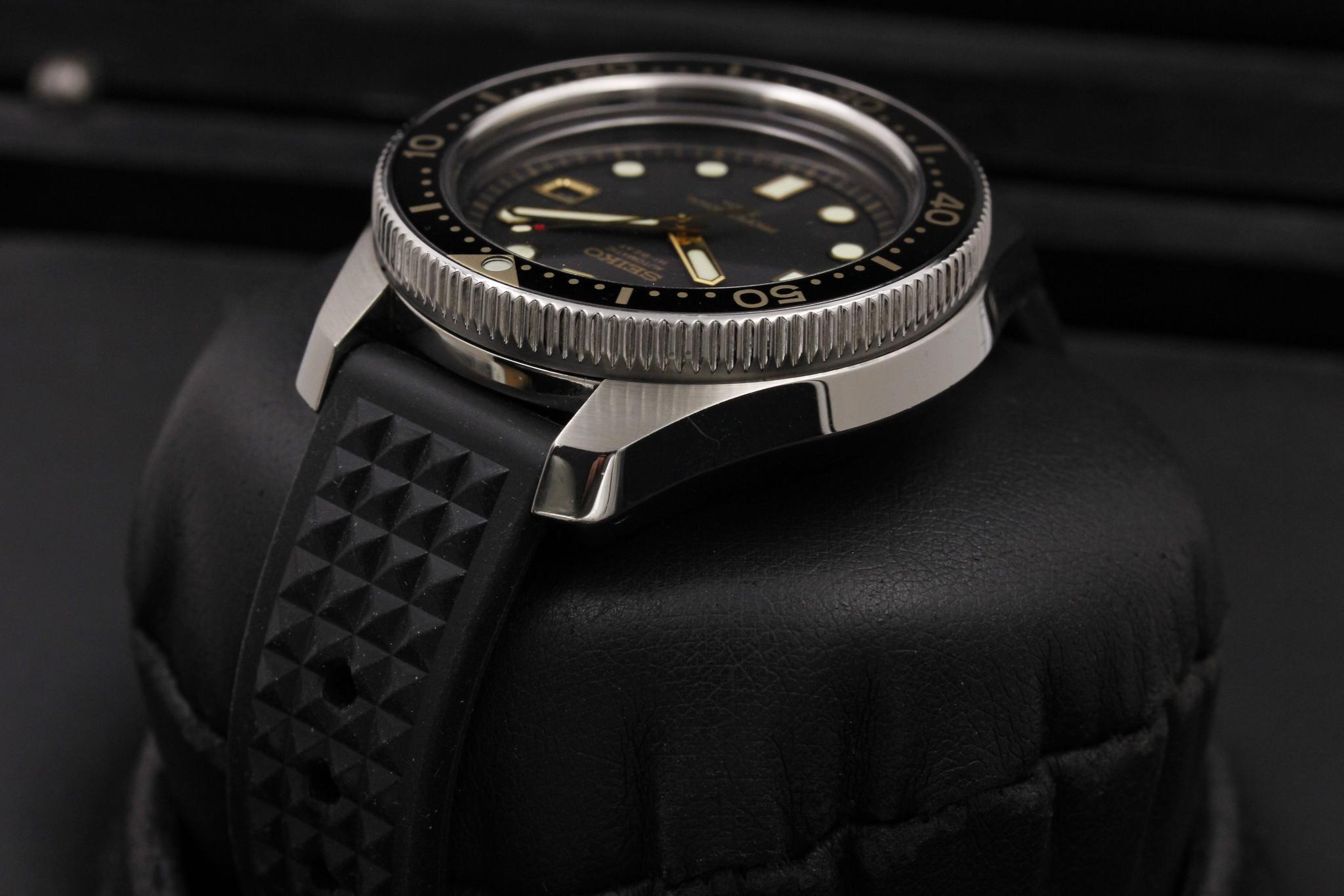 Watch Image 6