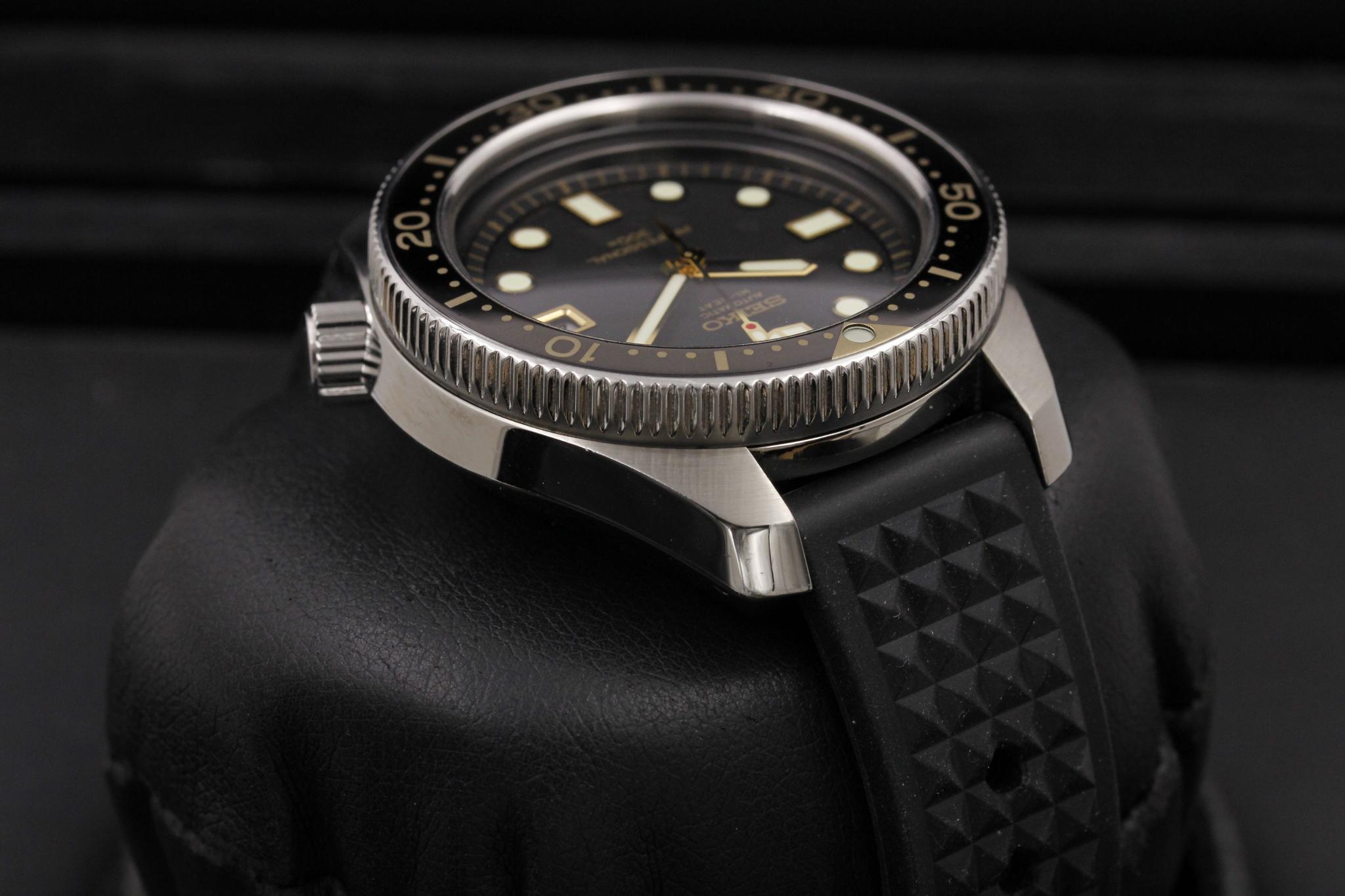 Watch Image 4