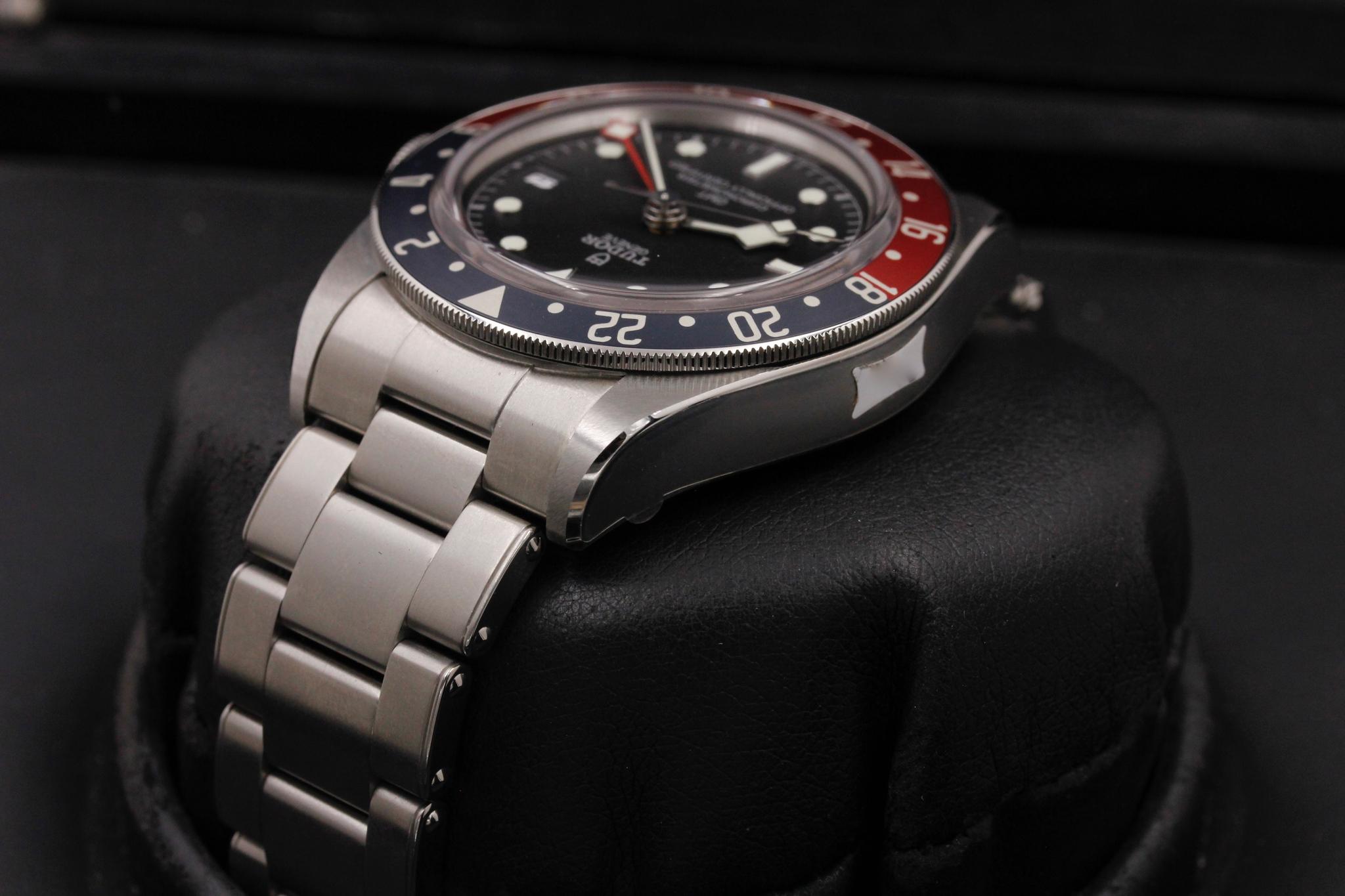 Watch Image 5