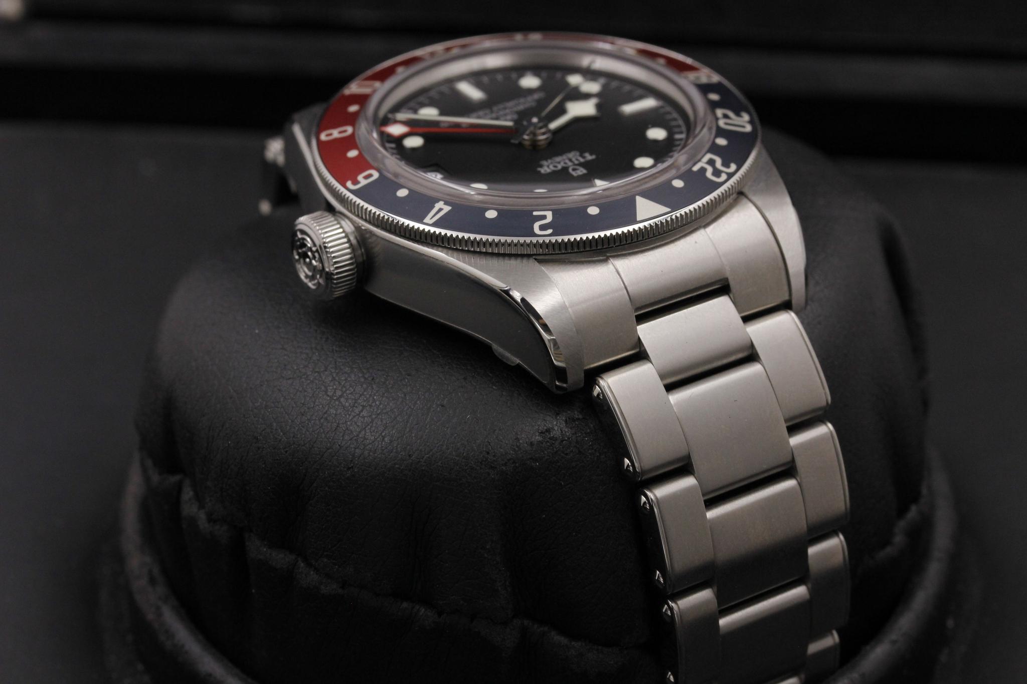 Watch Image 4