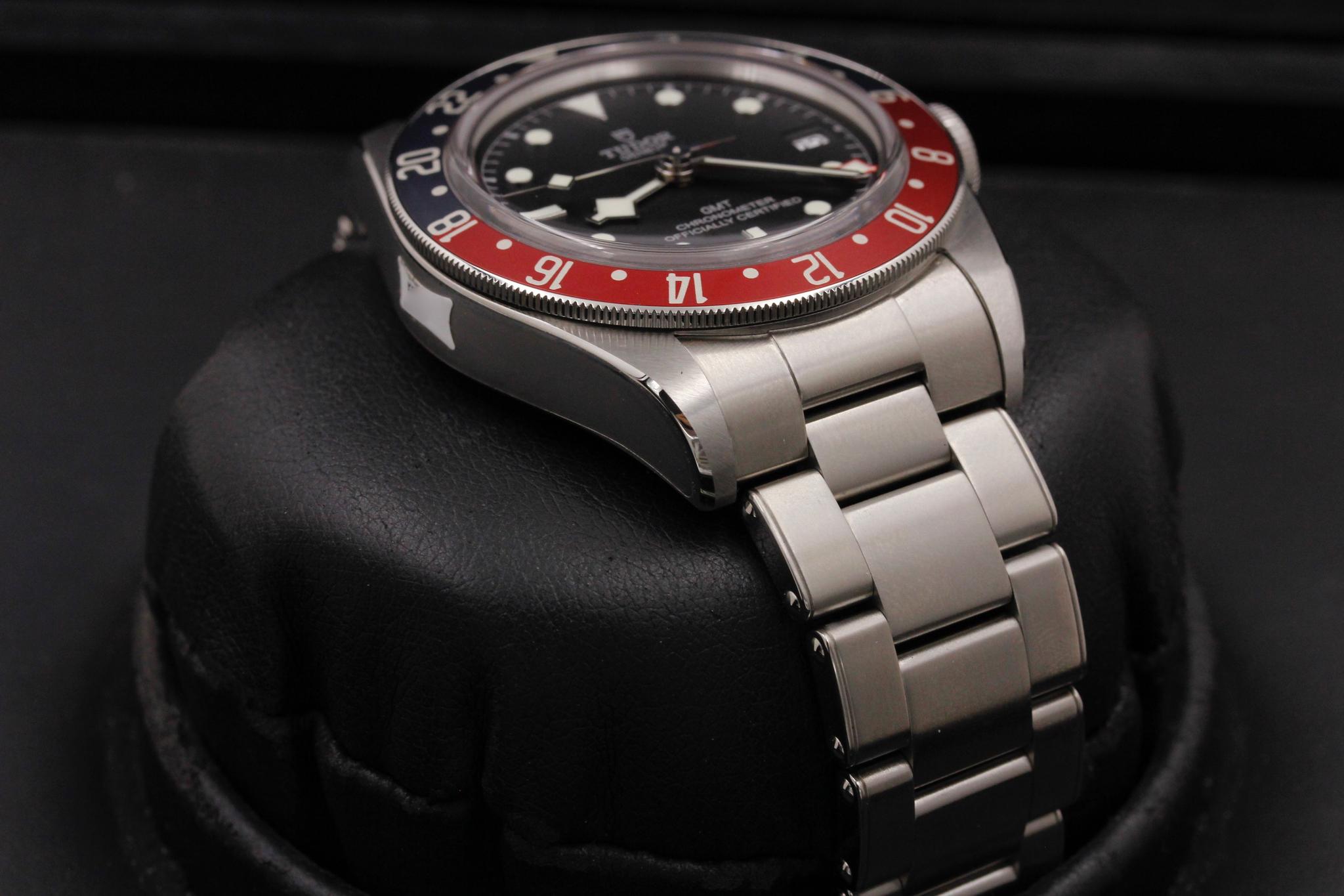 Watch Image 6