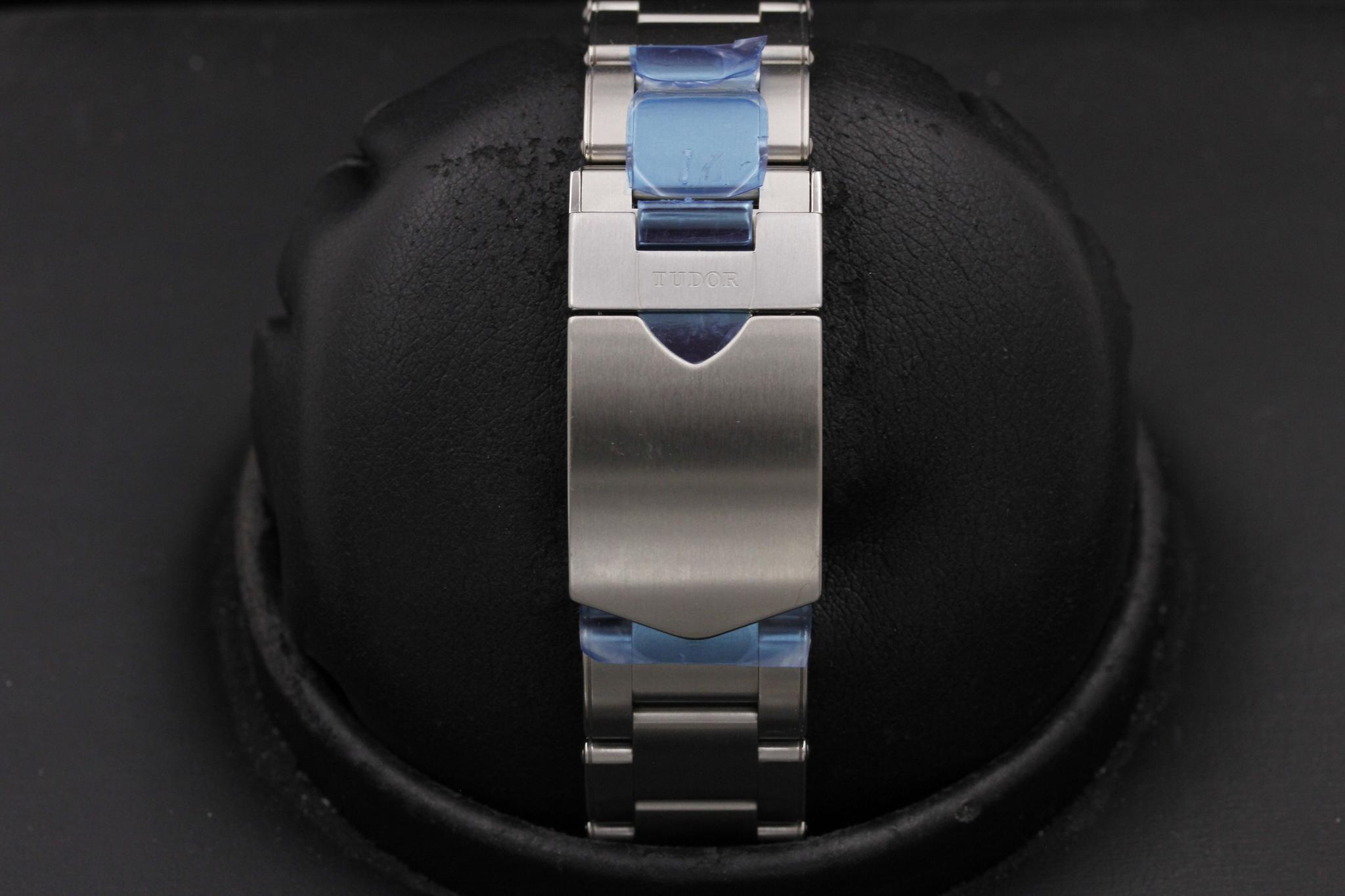 Watch Image 8