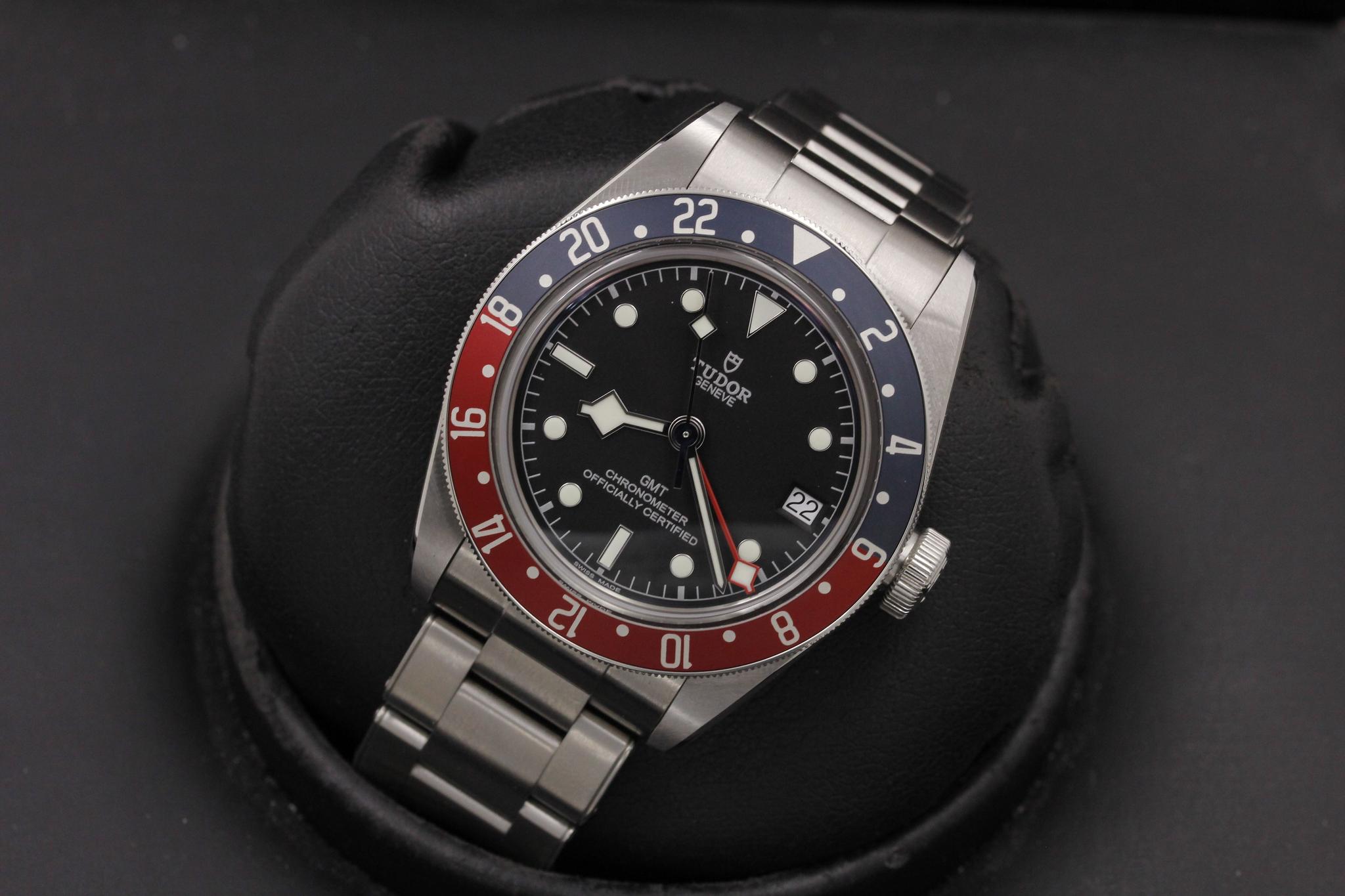 Watch Image 9