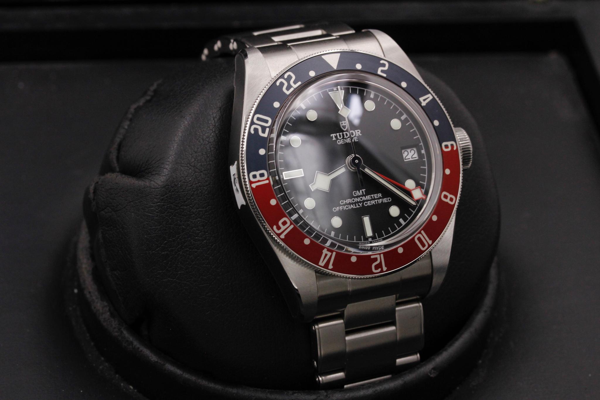 Watch Image 10