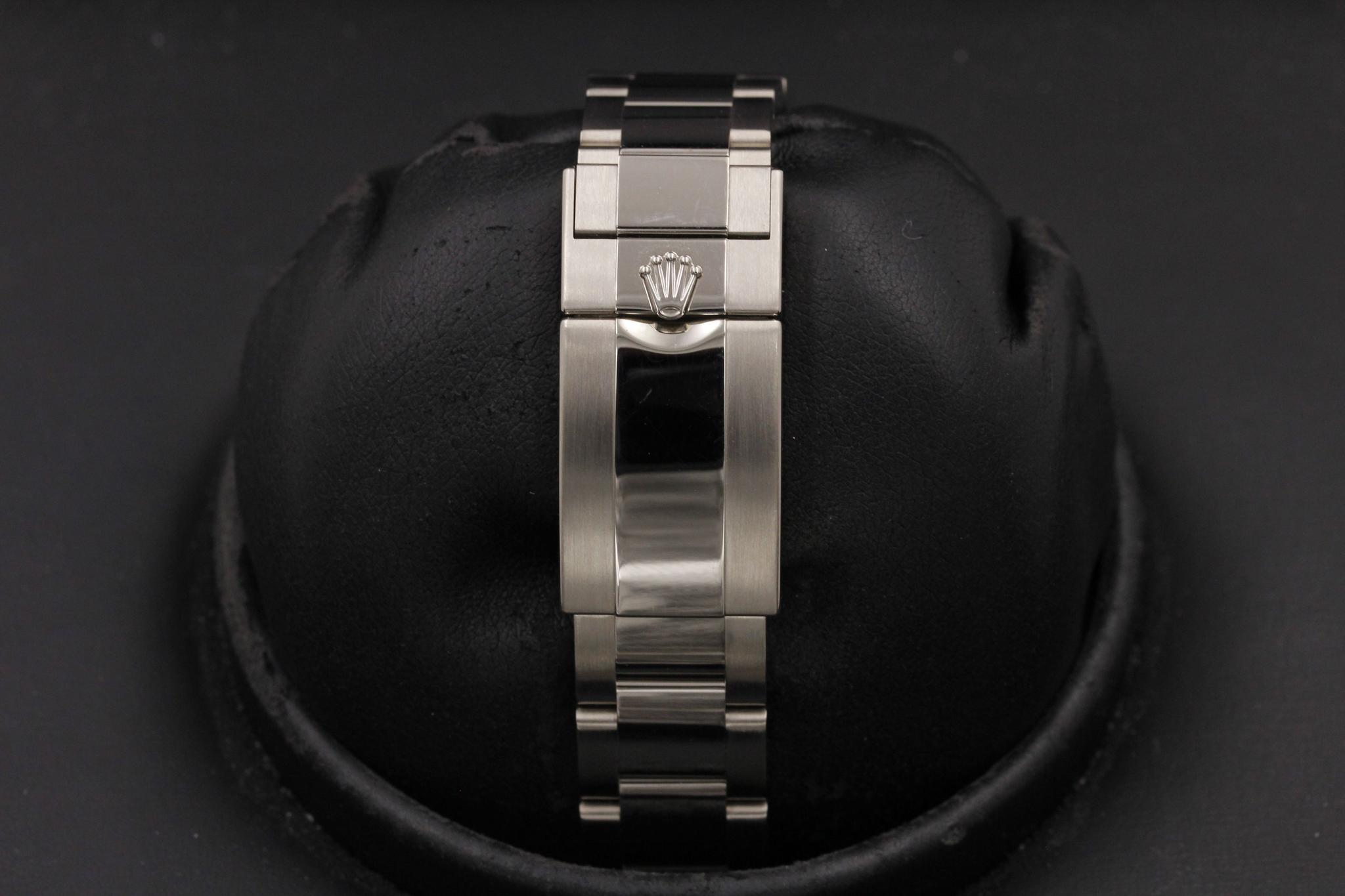 Watch Image 7