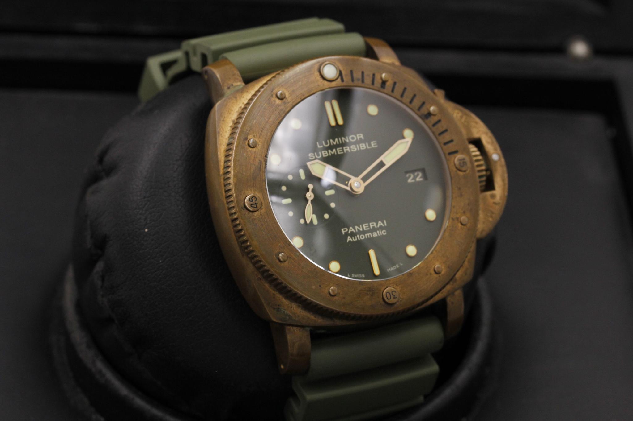 Watch Image 10
