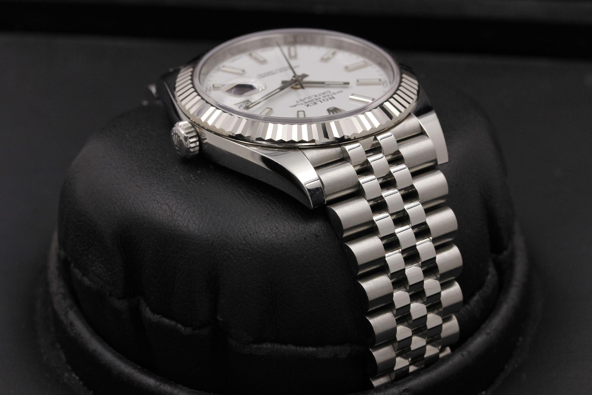 Watch Image 4