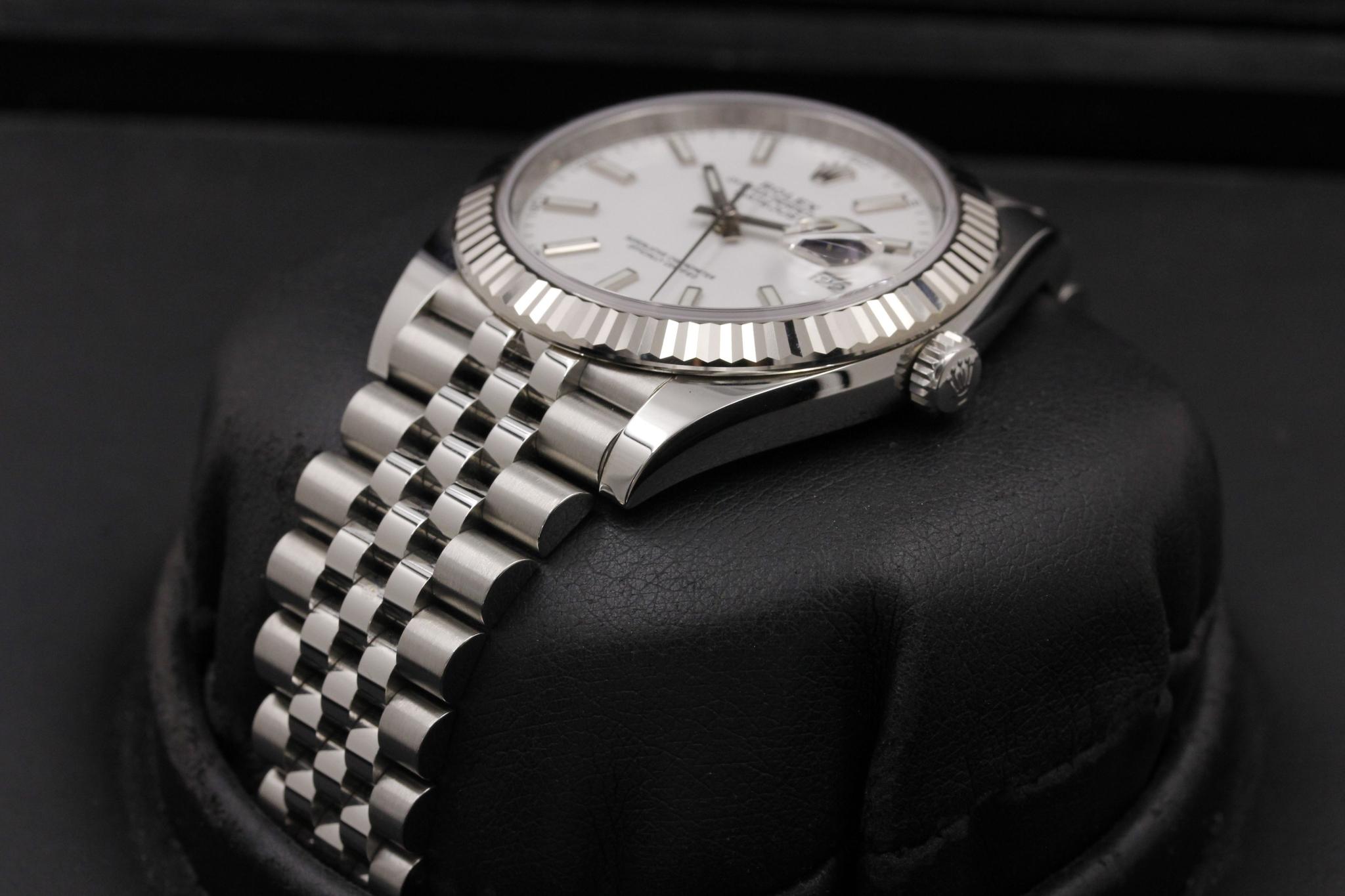Watch Image 2