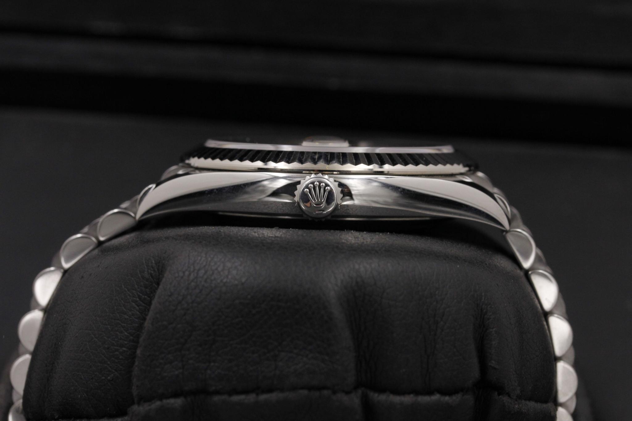 Watch Image 3