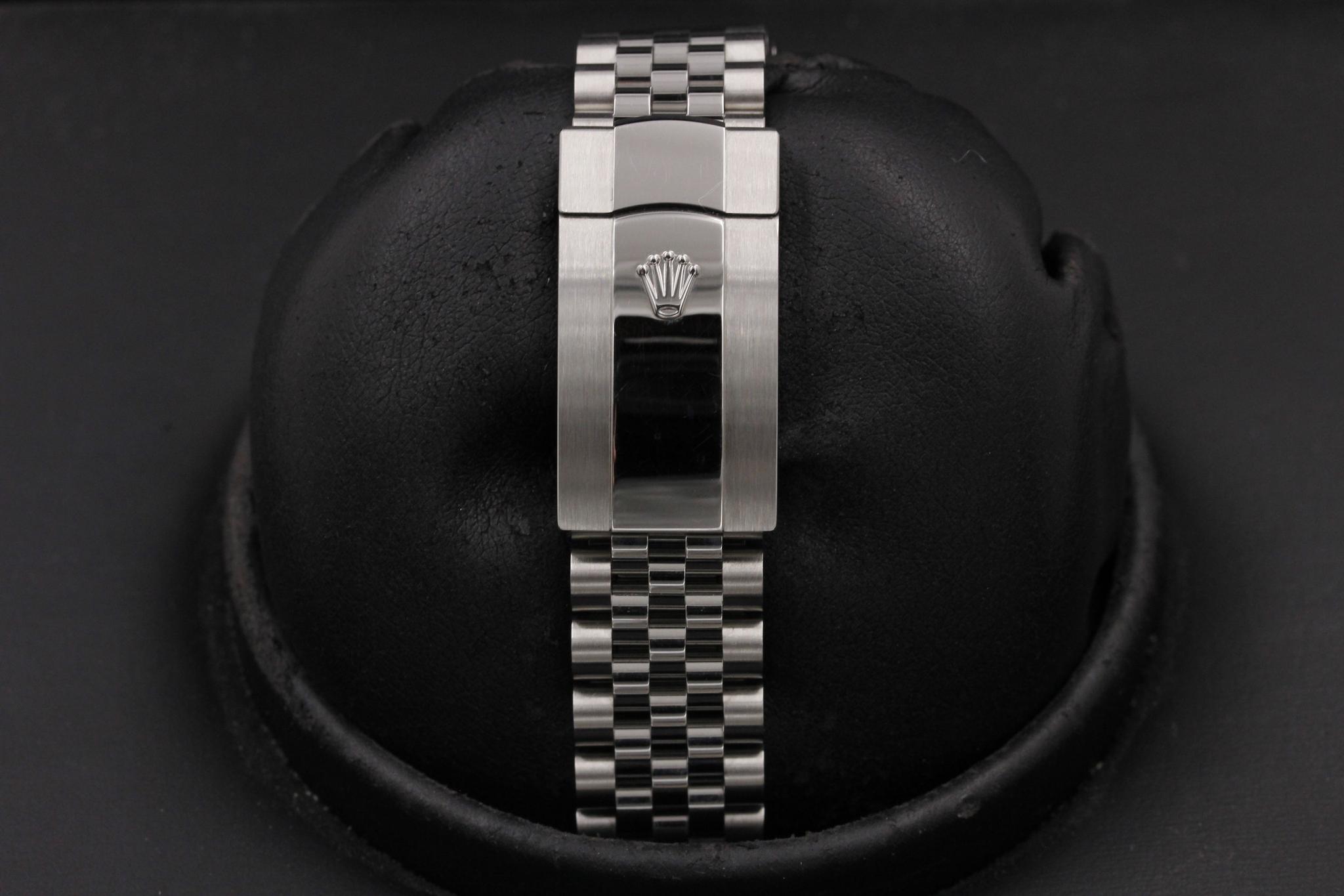 Watch Image 8
