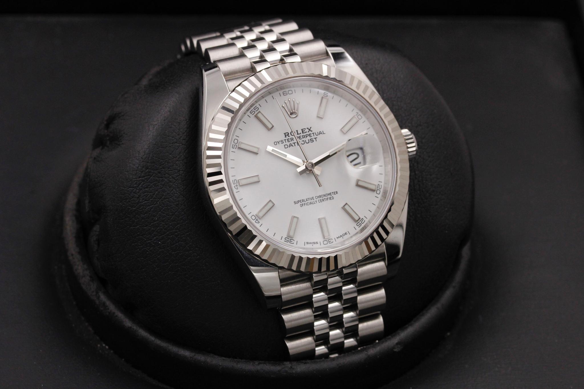 Watch Image 10