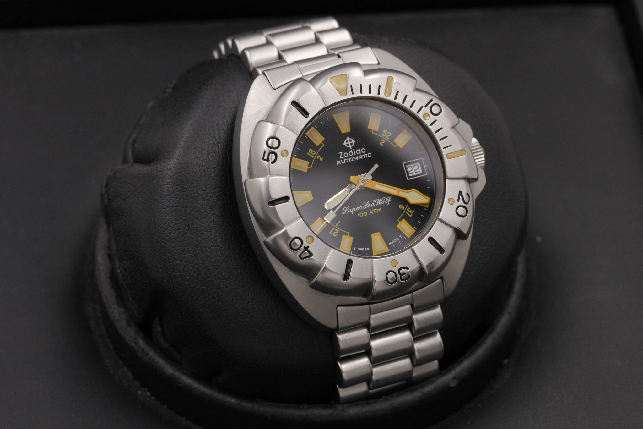 Watch Image 12