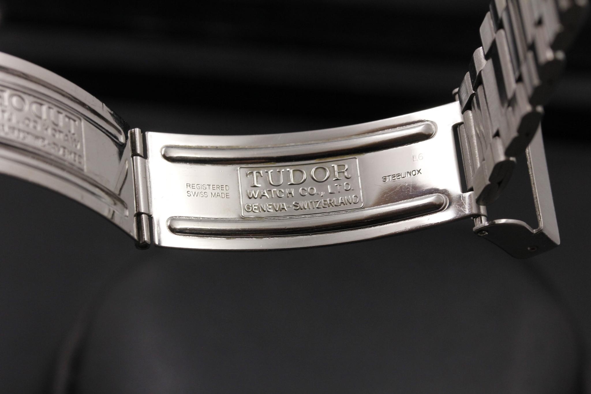 Watch Image 12