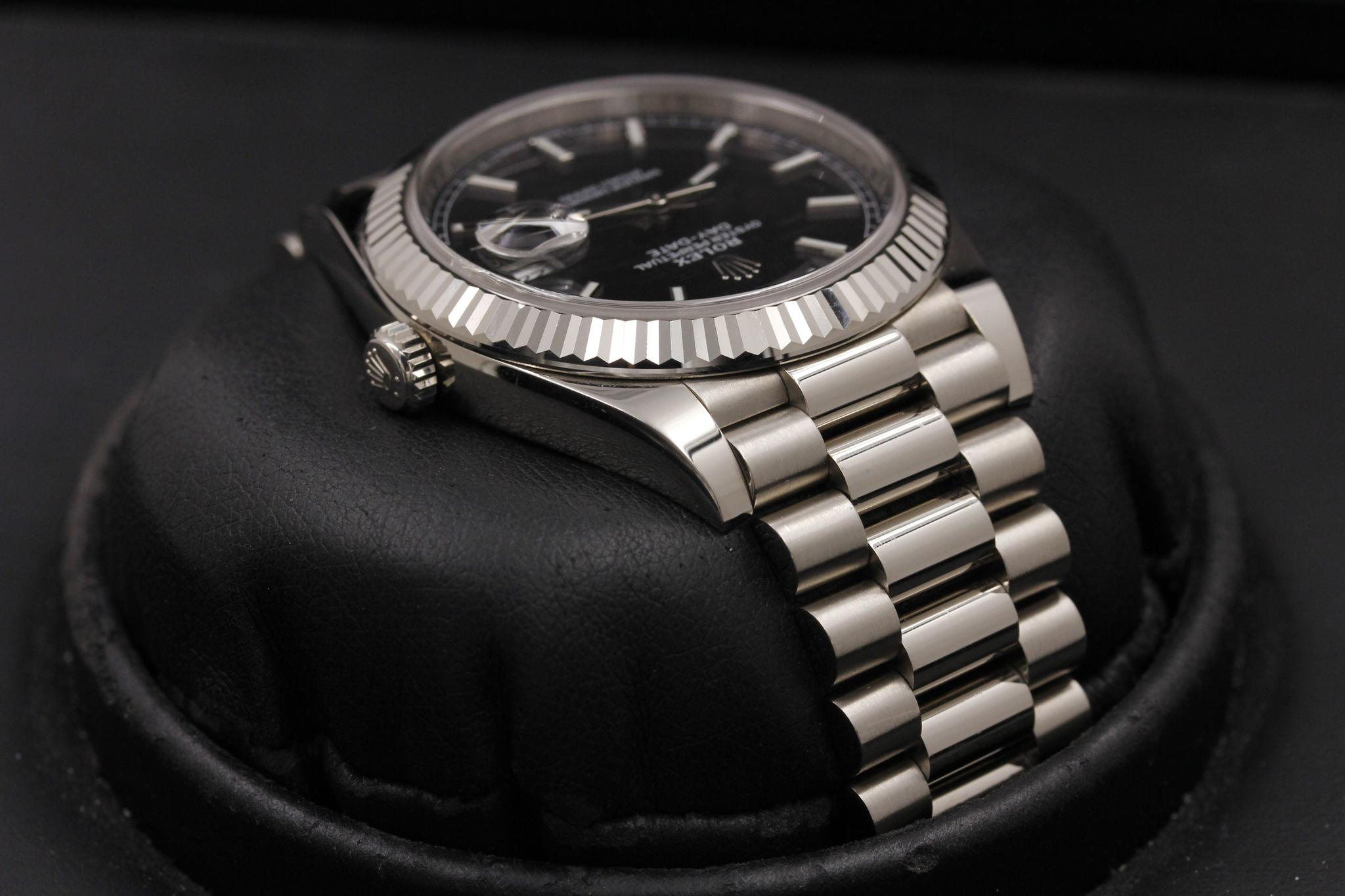 Watch Image 4