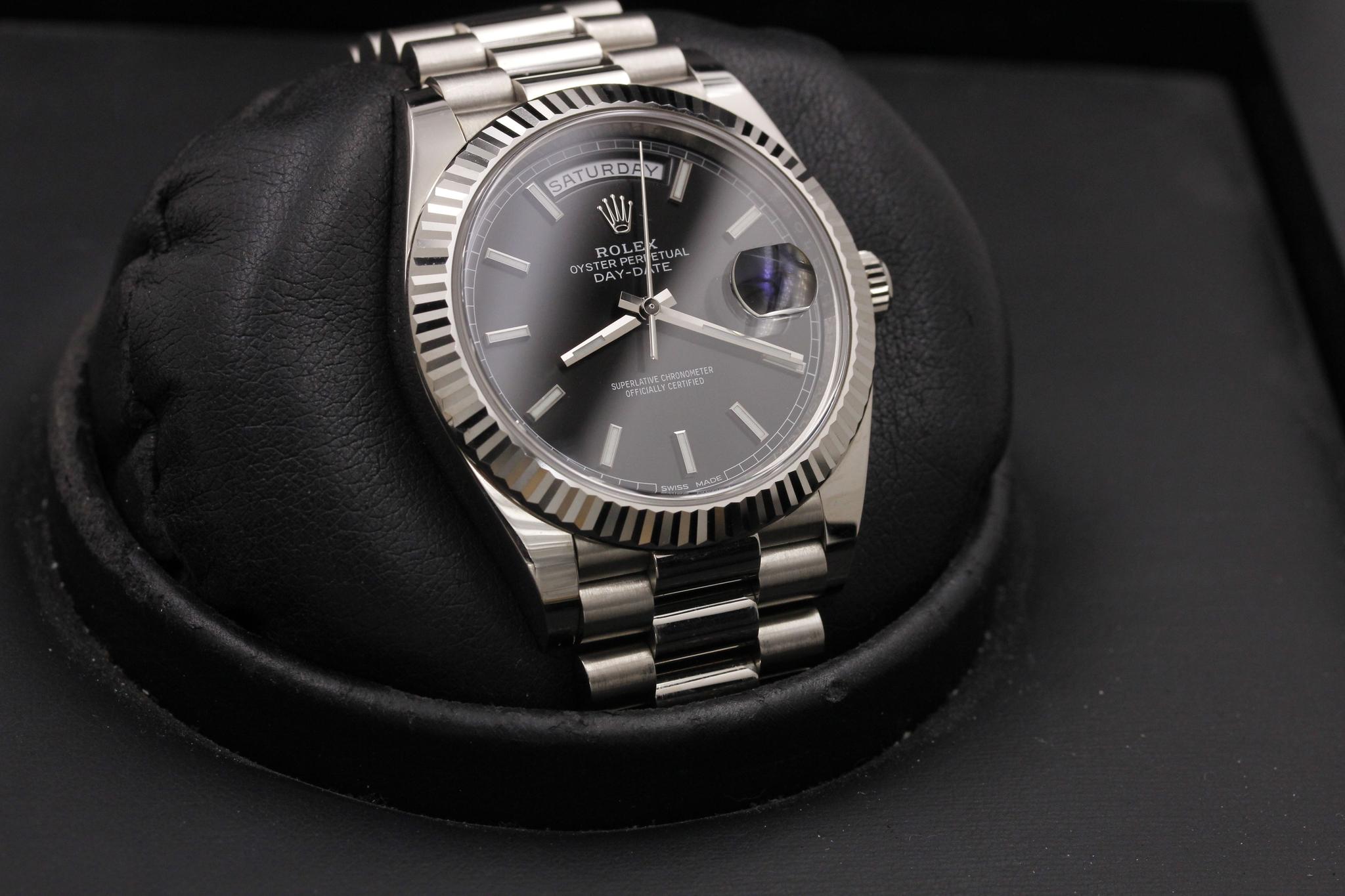 Watch Image 10