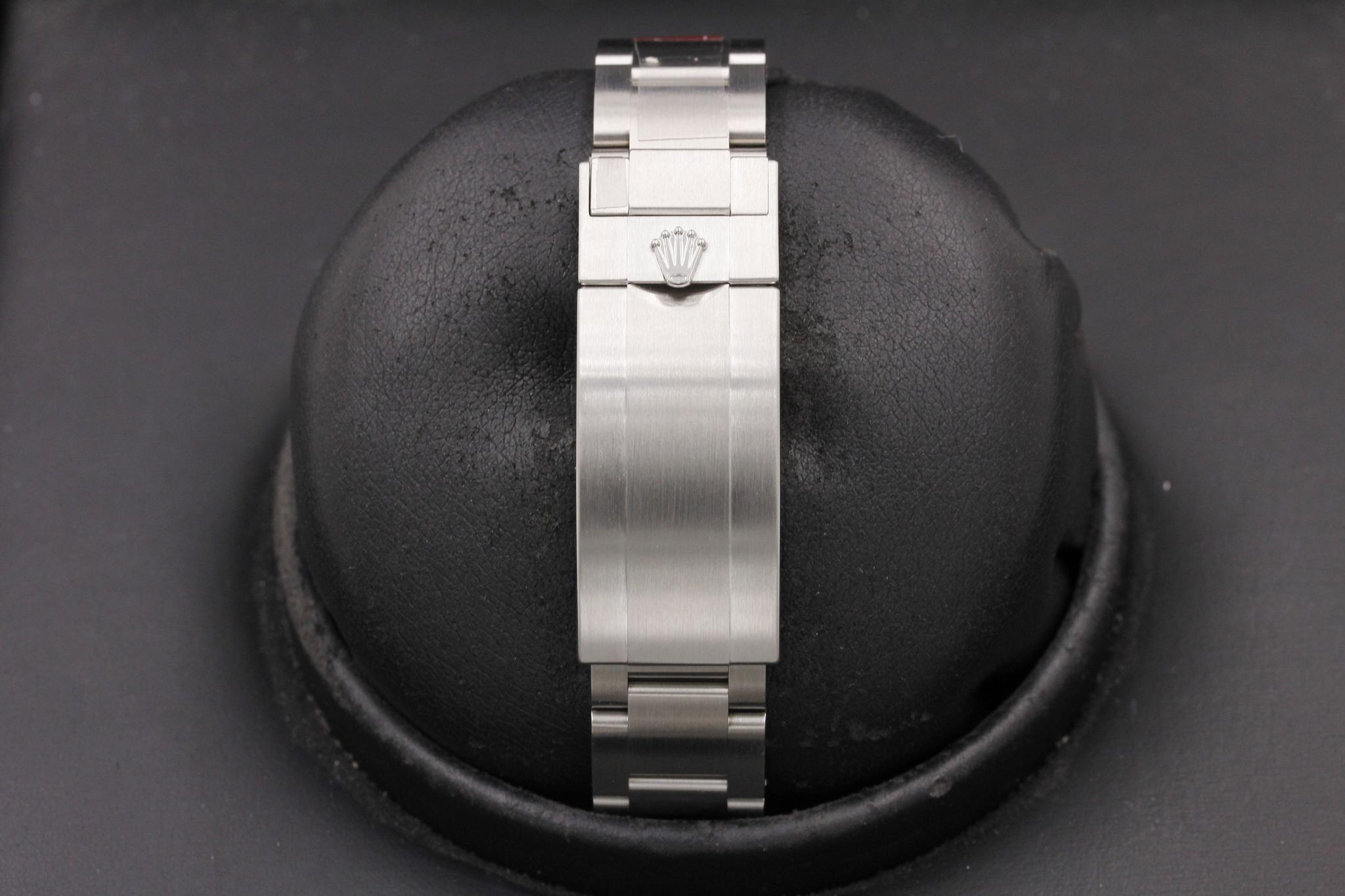 Watch Image 8
